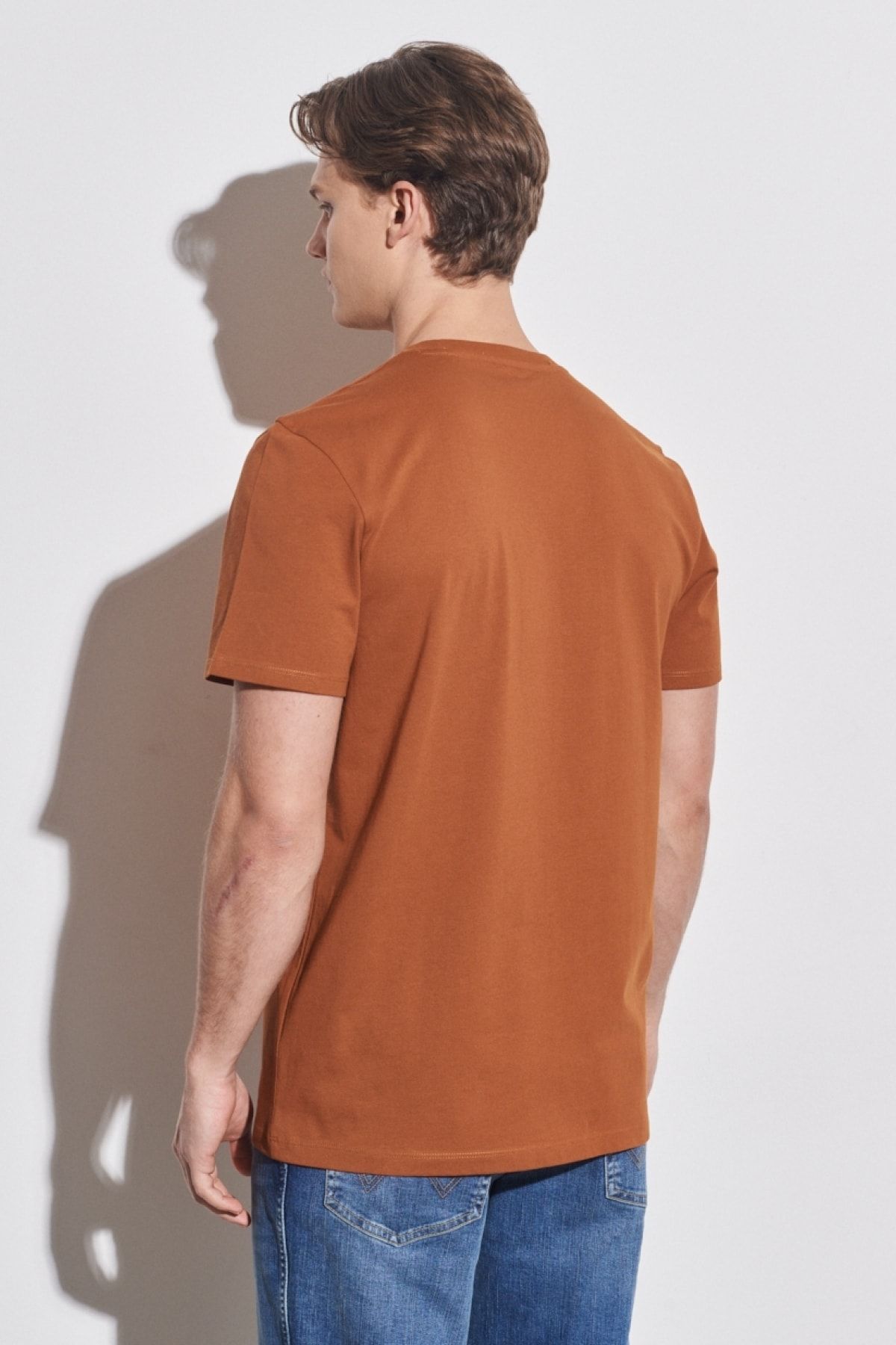 تی شرت چند رنگ مردانه به طور منظم مناسب برش طبیعی 100 ٪ یقه دوچرخه پنبه ای قهوه t shirt Wrangler