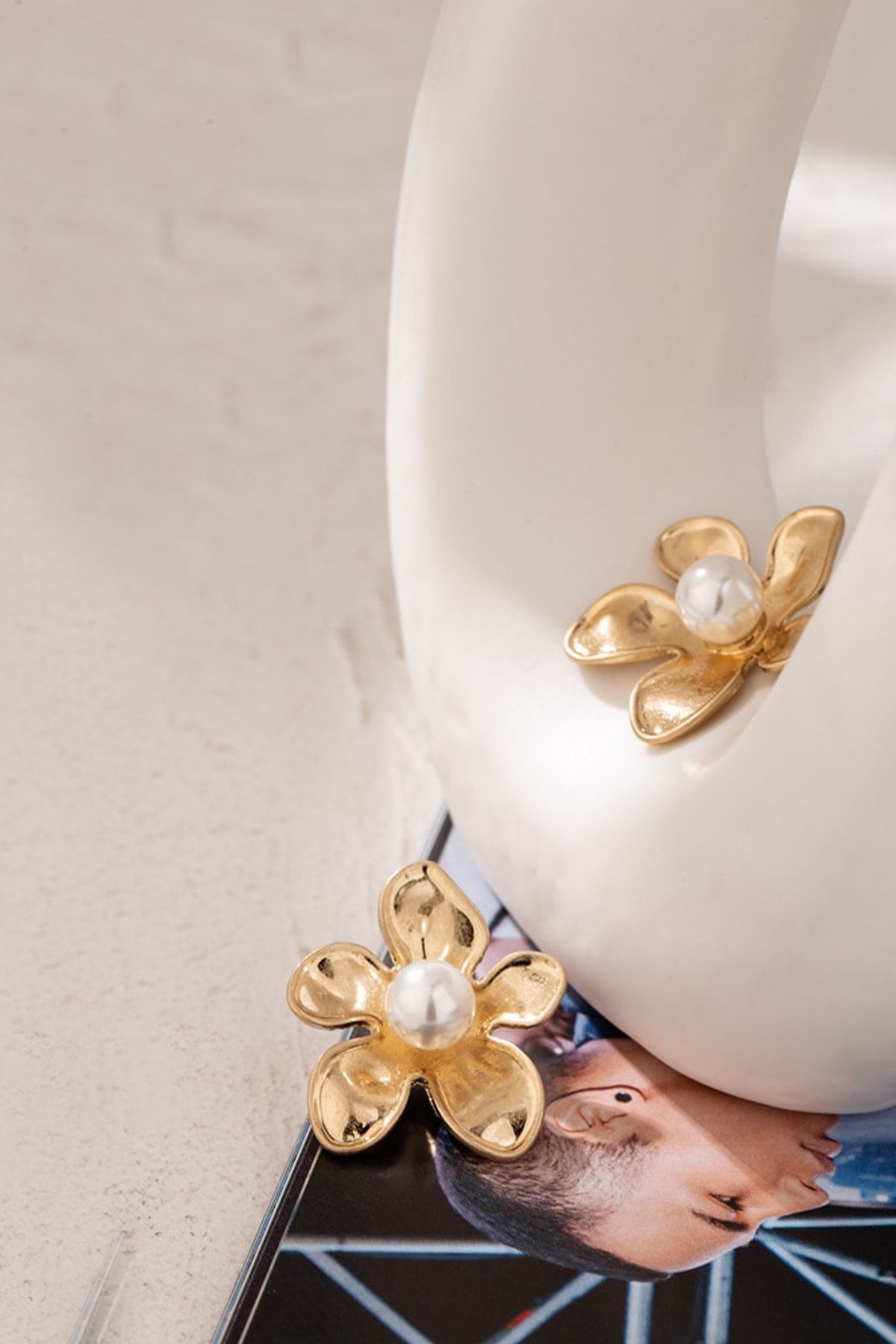 Gold flower accessories deals