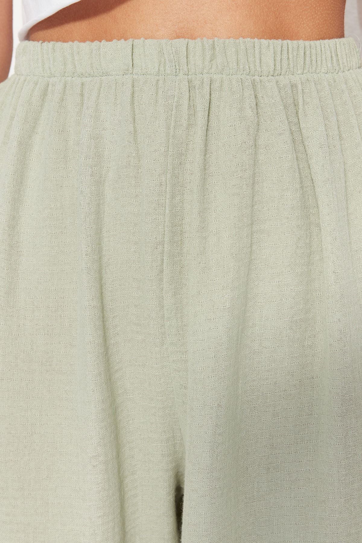 Trendyol Collection-Khakifarbene Jogger-Hose aus gewebtem Musselin TWOSS23PL00148 4