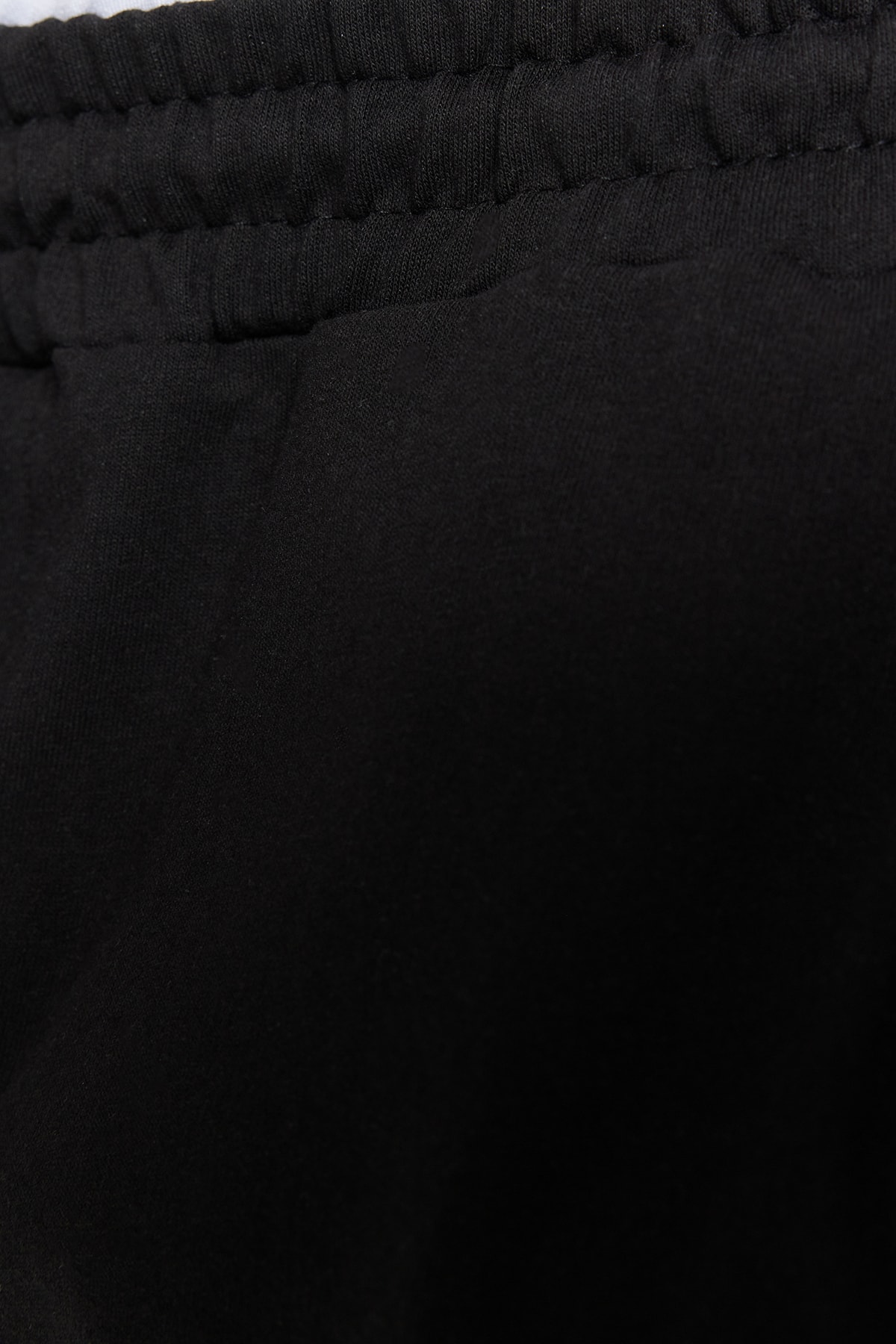 Trendyolmilla  Büyük Beden Siyah Regular/Normal Kesim Orta Boy Lastik Belli Renk Panelli Şort TMNSS23SR00046 - Görsel 16