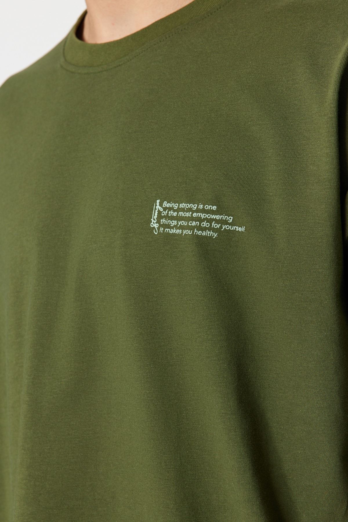 Trendyol Collection-Khakifarbenes Oversize-T-Shirt aus 100 % Baumwolle mit Rundhalsausschnitt – TMNSS23TS00084 9