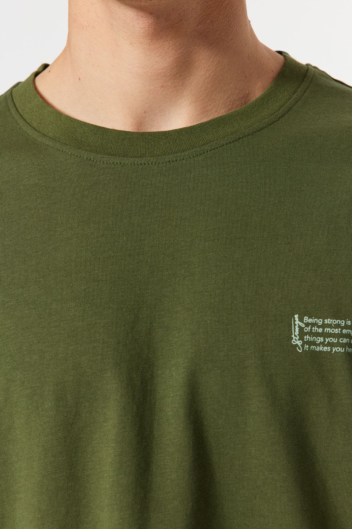 Trendyol Collection-Khakifarbenes Oversize-T-Shirt aus 100 % Baumwolle mit Rundhalsausschnitt – TMNSS23TS00084 10