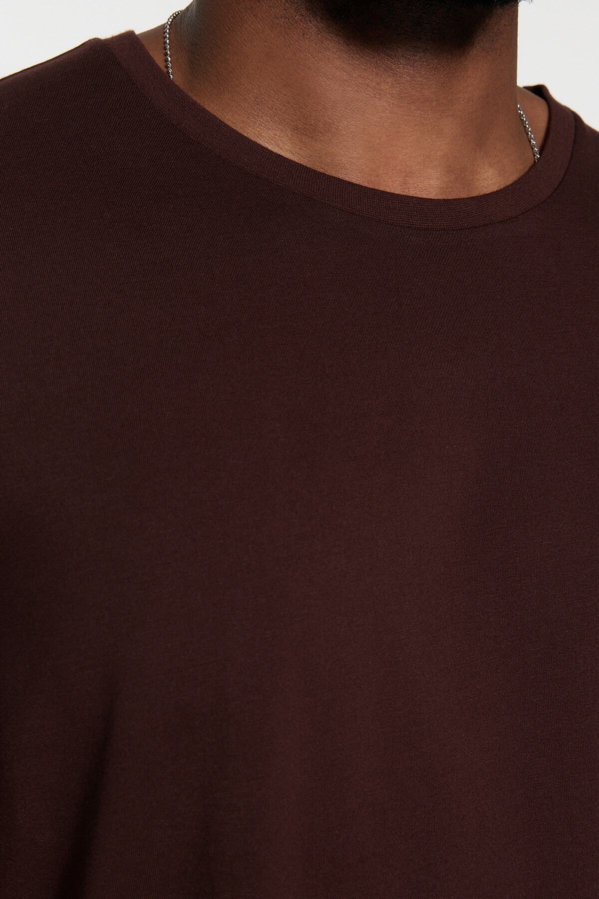 Trendyol Collection-Ciemnobrązowa wygodna bawełniana koszulka basic o dopasowanym kroju - TMNSS23TS00132 13