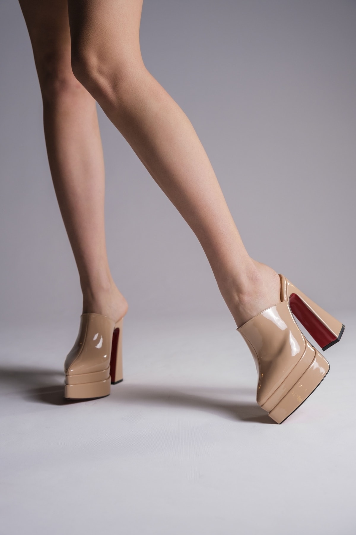 Ayakkabı Ateşi Nude Rugan Çift Platform Tasarım Burnu Kapalı Kadın Terlik Yüksek Topuklu Ayakkabı Sortie