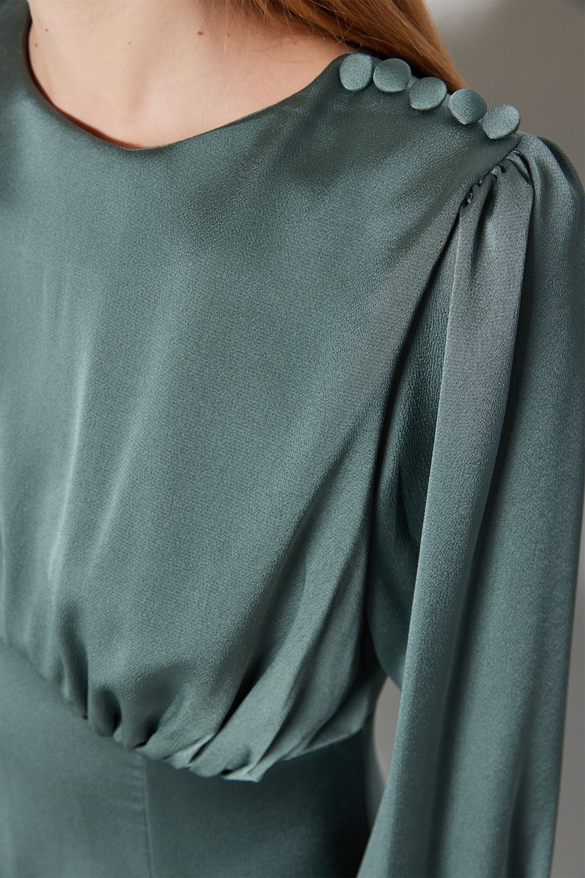 Trendyol Modest-Νερό Πράσινο Σατέν Βραδινό Φόρεμα με μανσέτες και κουμπιά στον ώμο 5