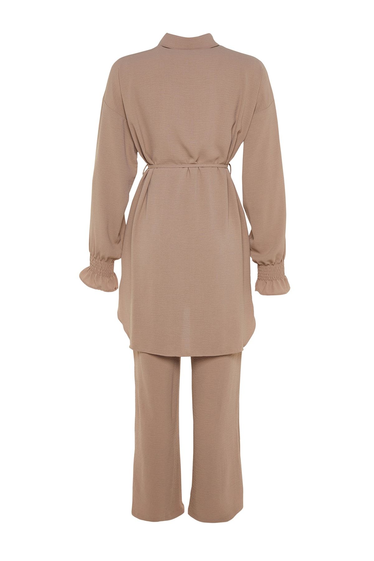 Trendyol Modest-Beiges gewebtes Aerobin-Hemd-Hosen-Set mit Gürtel TCTSS23US00018 7
