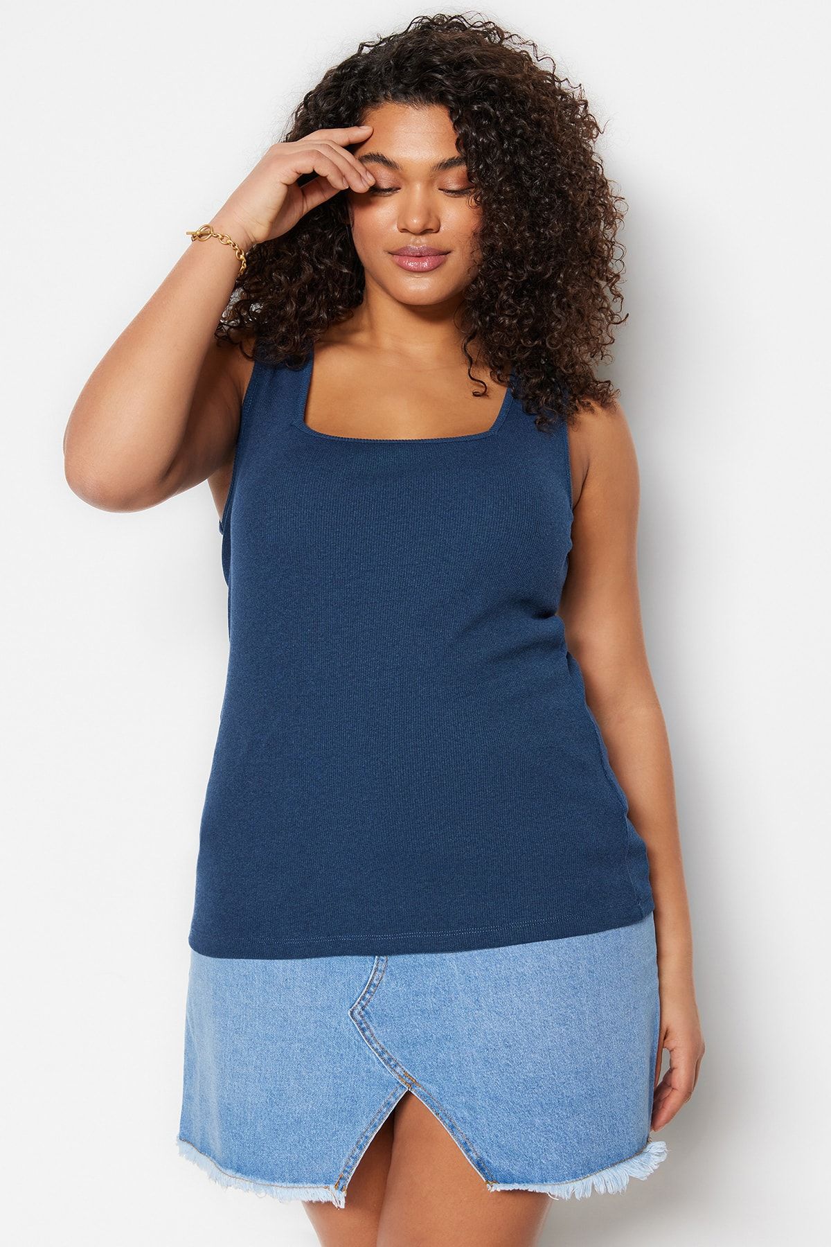 Trendyol Curve-Gerippte Nerz-Indigo-Unterhemden mit quadratischem Ausschnitt – große Größe, 2er-Pack TBBSS22AL0024 4