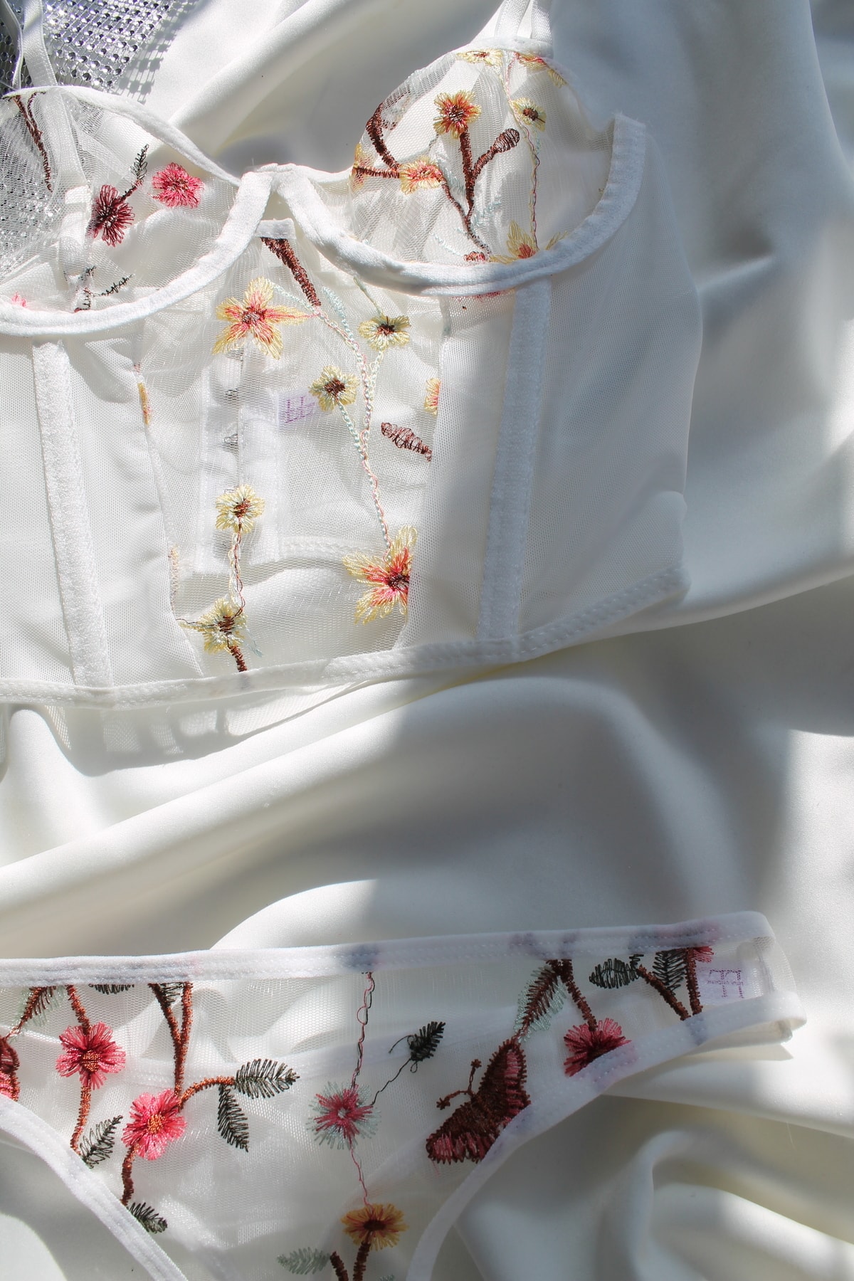 More&amp;More Underwear Beyaz Krem Çiçek Desenli Tül Korse Büstiyer Bralet Takım PH11256