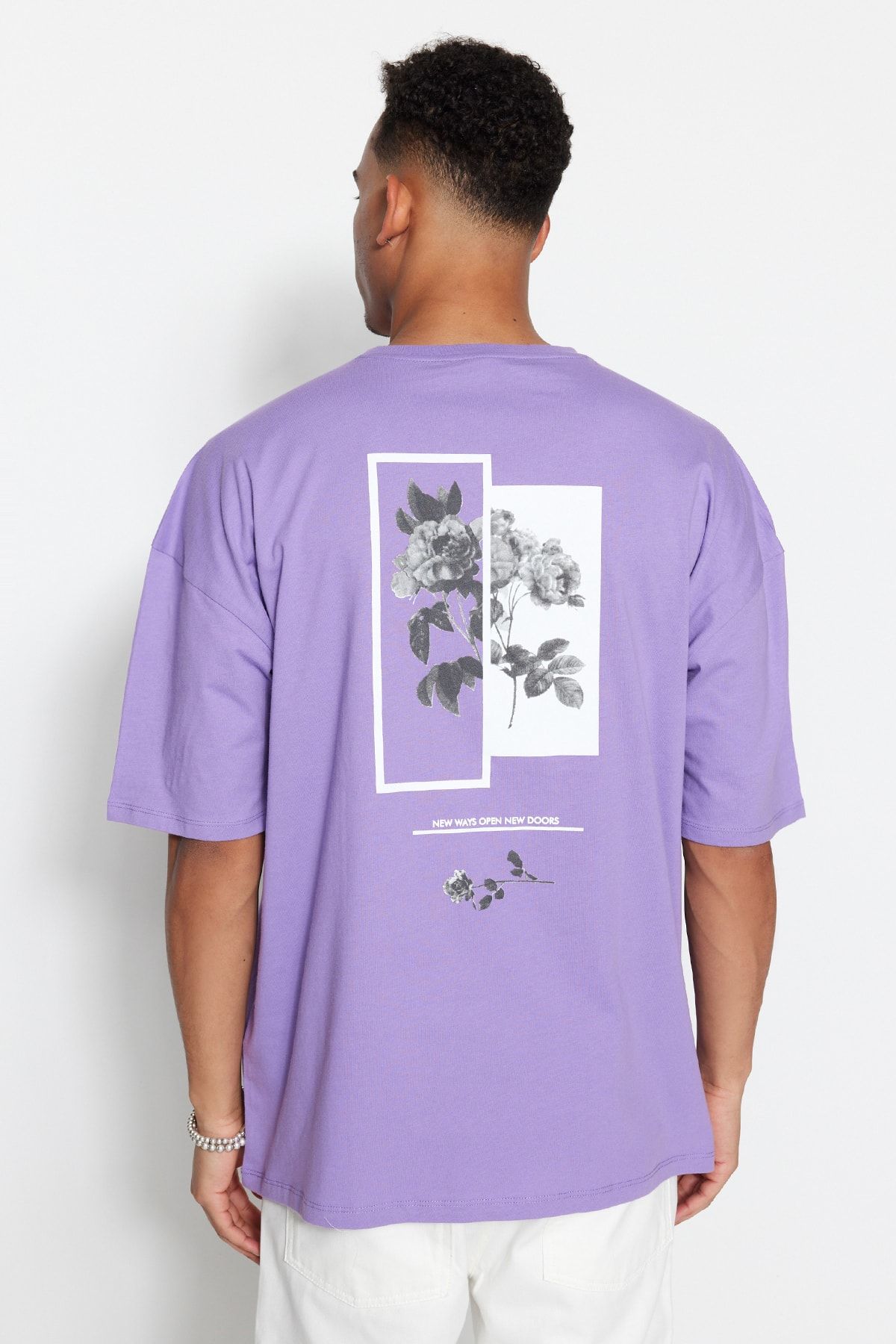 Trendyol Collection Lilafarbenes, übergroßes, bedrucktes Kurzarm-T-Shirt für - Herren Rundhalsausschnitt Trendyol mit