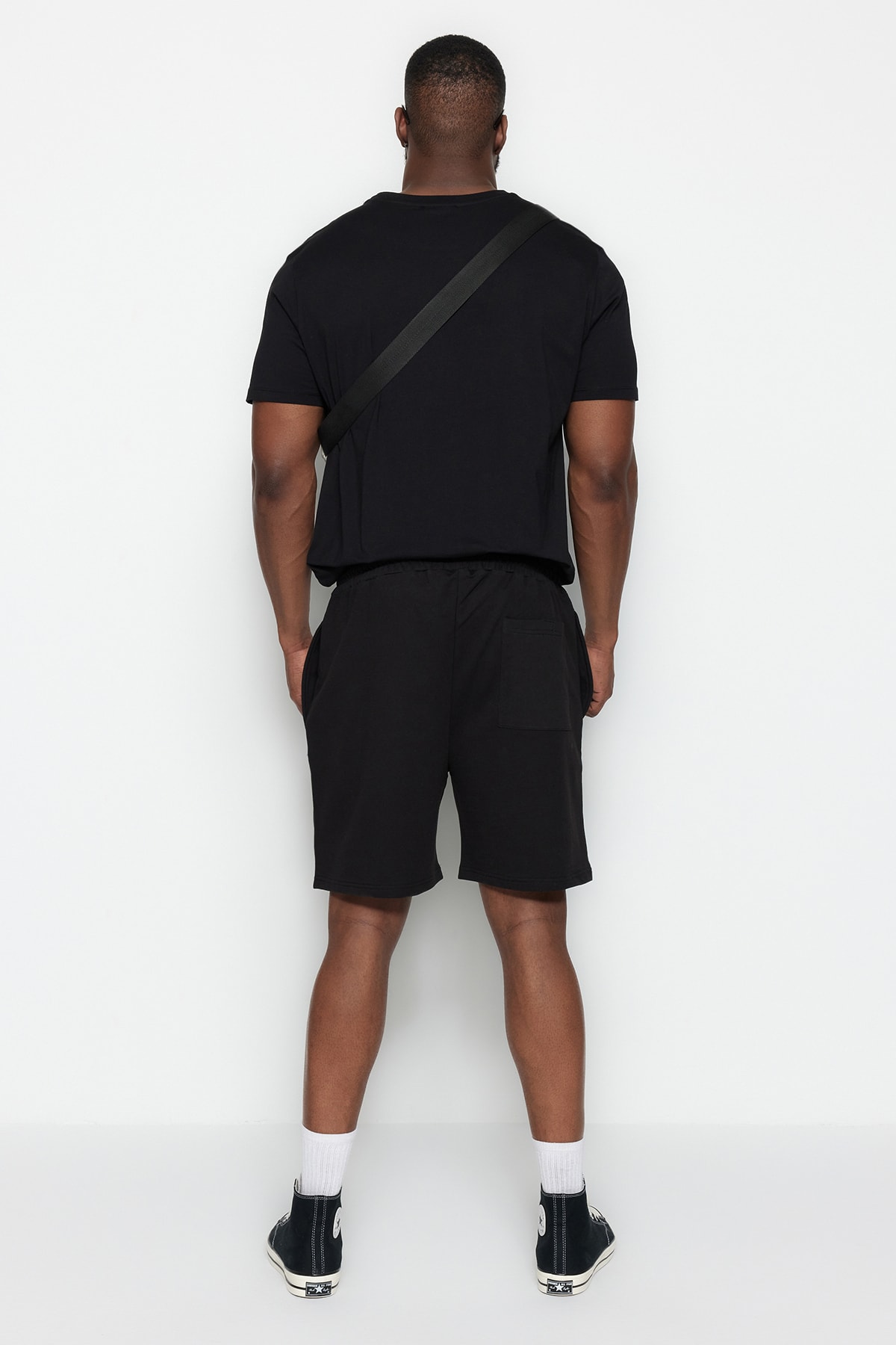 Trendyolmilla  Büyük Beden Siyah Regular/Normal Kesim Orta Boy Şehir Baskılı Lastik Belli Şort TMNSS23SR00044 - Görsel 15