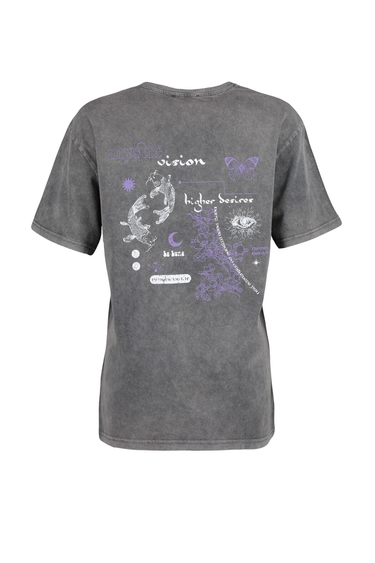 Trendyolmilla  Antrasit %100 Kalın Pamuklu Soluk Efektli Sırt Baskılı Boyfriend Örme T-Shirt TWOSS23TS00109 - Görsel 13