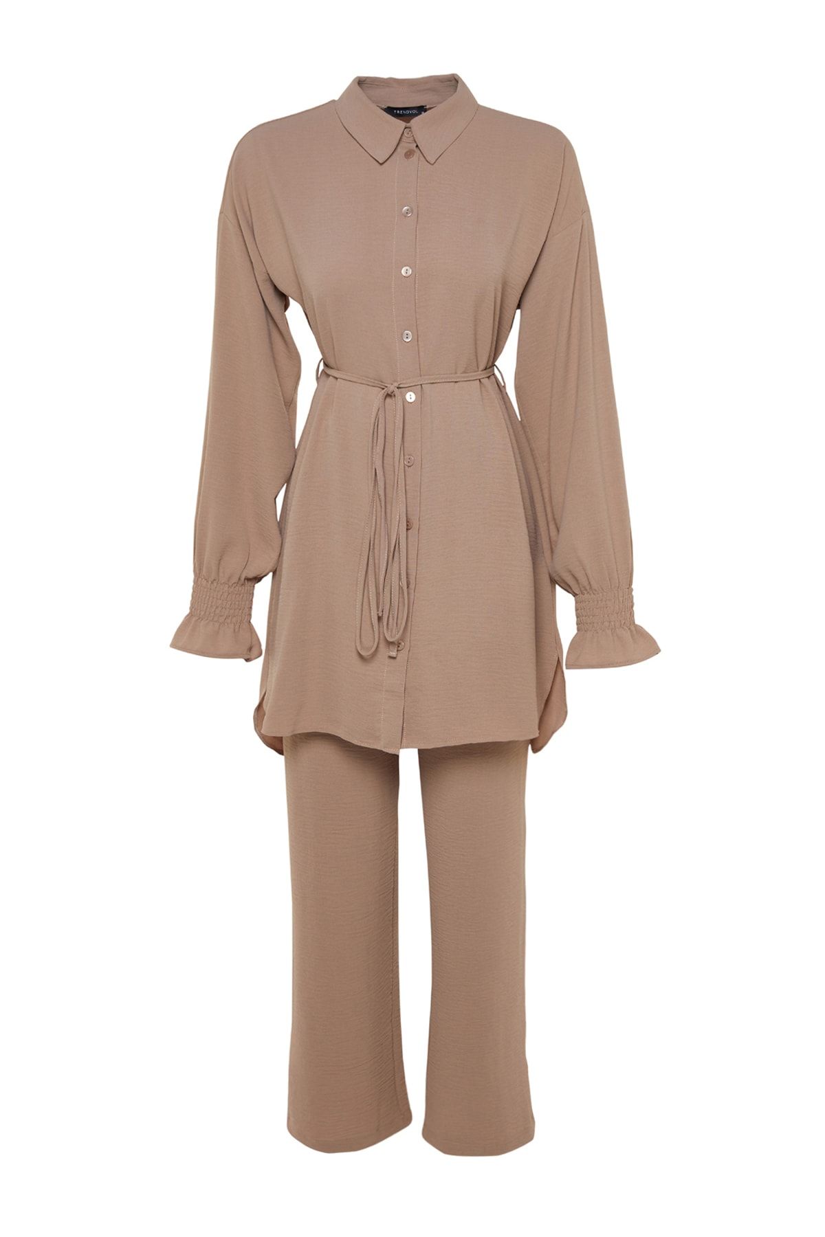 Trendyol Modest-Beiges gewebtes Aerobin-Hemd-Hosen-Set mit Gürtel TCTSS23US00018 8