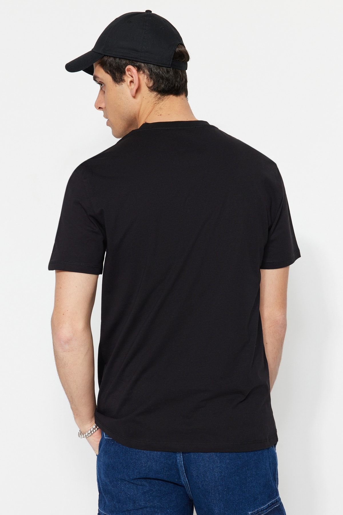Black Fitted T-Shirt Unlock Your Journey, 58% OFF
