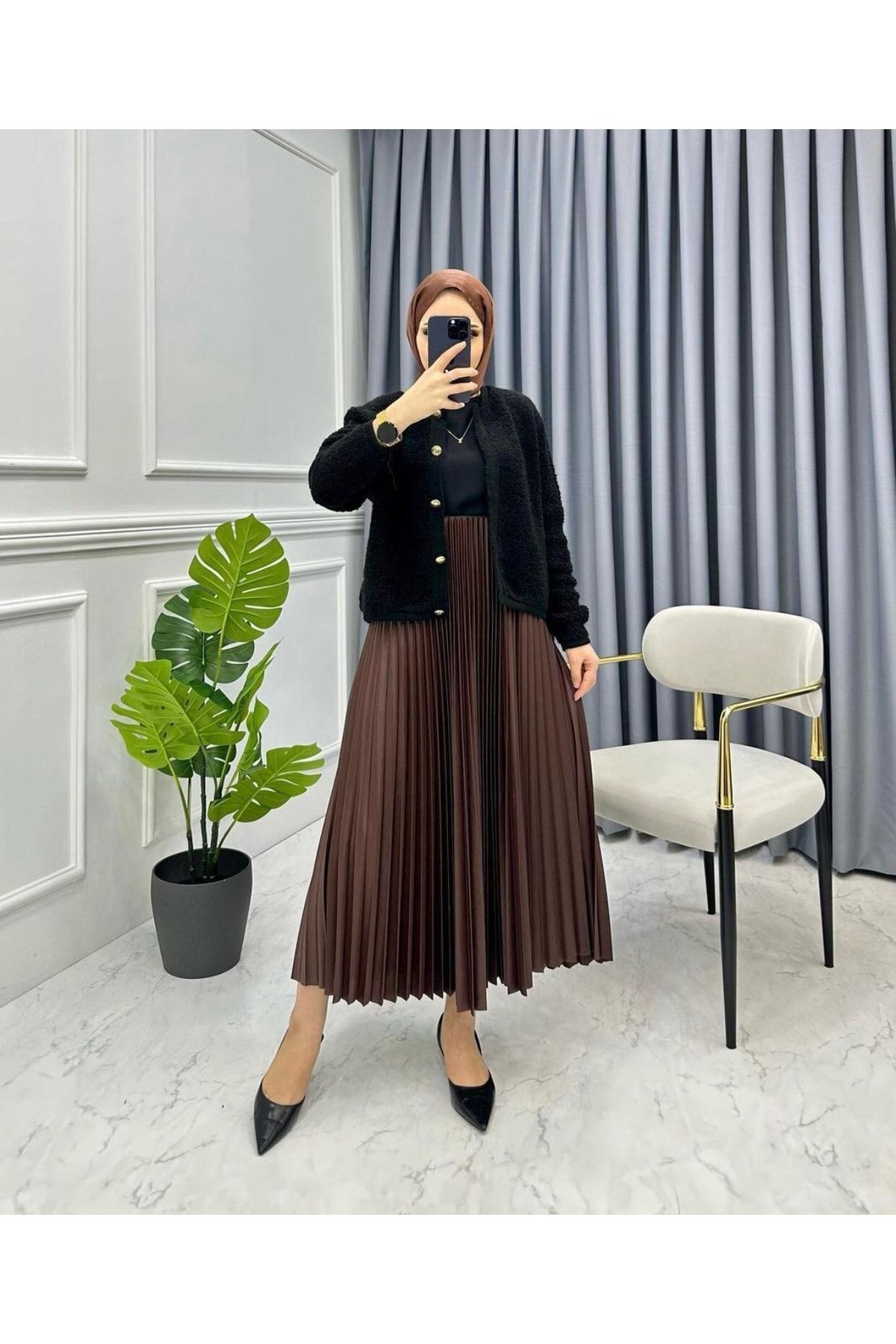 Dark brown on sale skirt outfit ideas