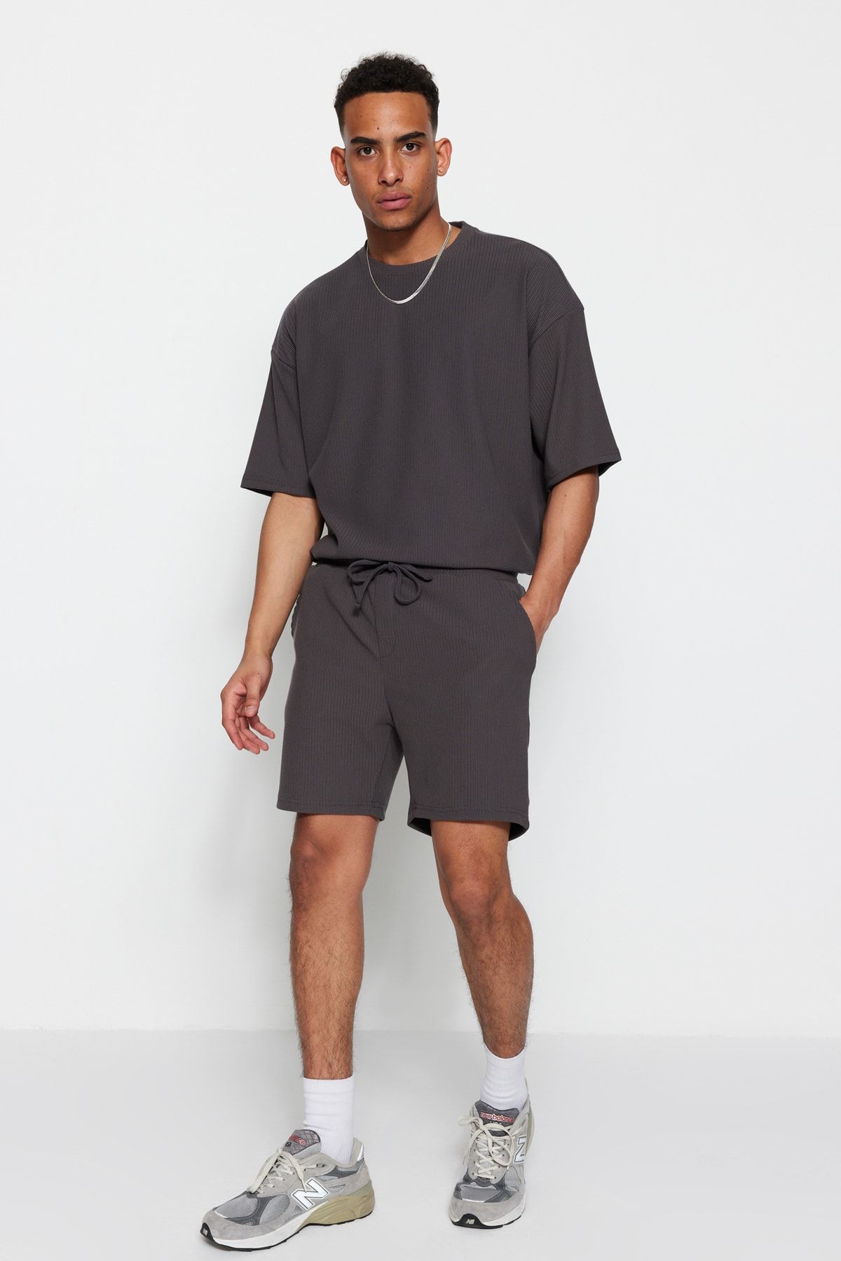 Trendyol Collection-Mittellange, knitterfreie Ottoman-Shorts mit geräucherter Textur – normale Passform, zum Schnüren TMNSS23SR00039 4