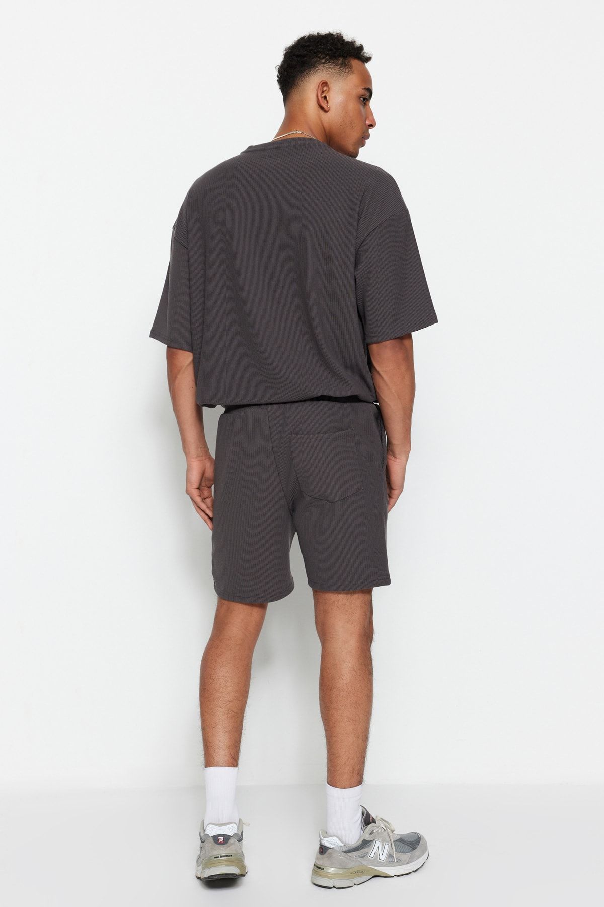 Trendyol Collection-Mittellange, knitterfreie Ottoman-Shorts mit geräucherter Textur – normale Passform, zum Schnüren TMNSS23SR00039 6