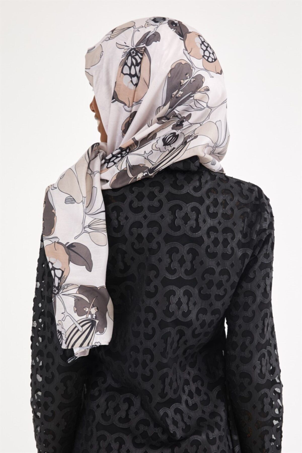 Differenza-Hydrangea Shawl Ecru 5