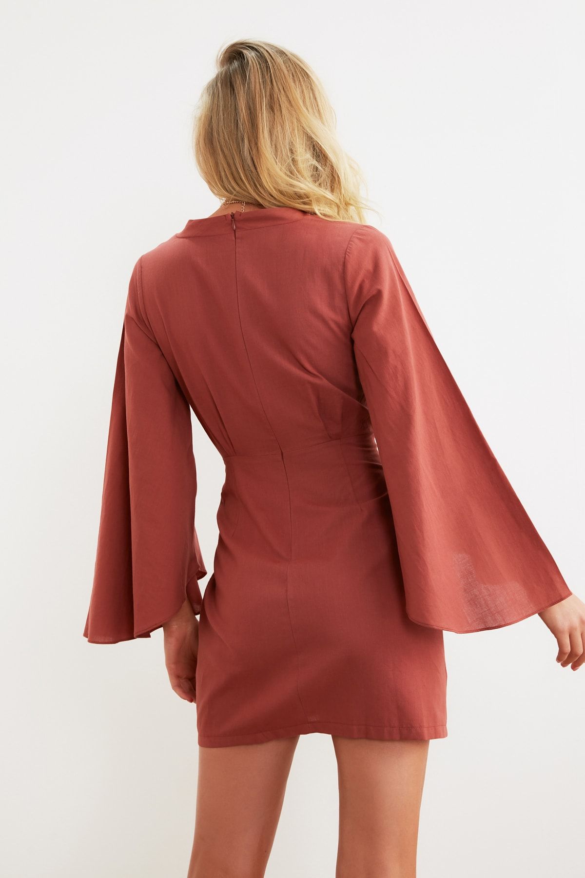 Trendyol Collection-Gekräuseltes Mini-Strandkleid aus gewebter, gewellter Baumwolle mit Schnürung in Dusty Rose TBESS21EL3208 9