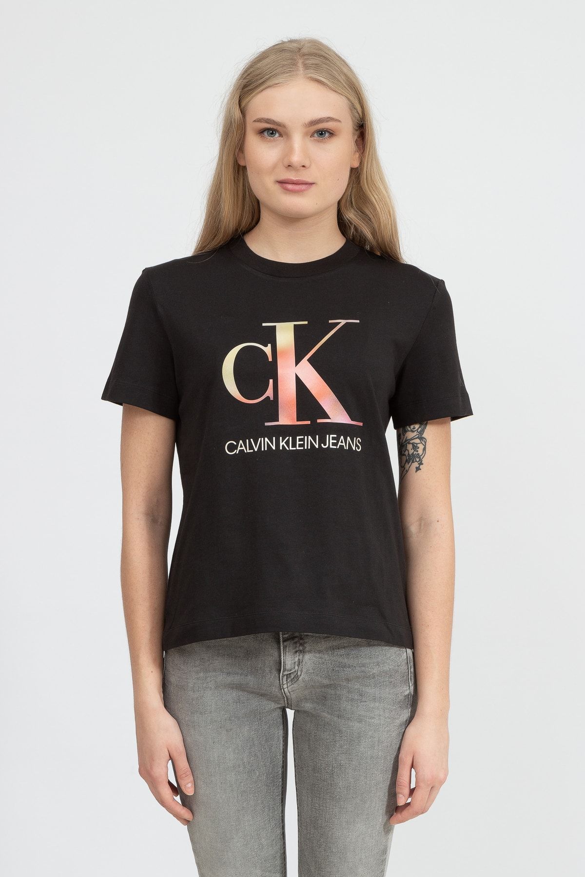 Calvin Klein Satin Bonded Ck T-Shirt Trendyol Rundhalsausschnittj20j217289 Damen Tee mit - Blurred