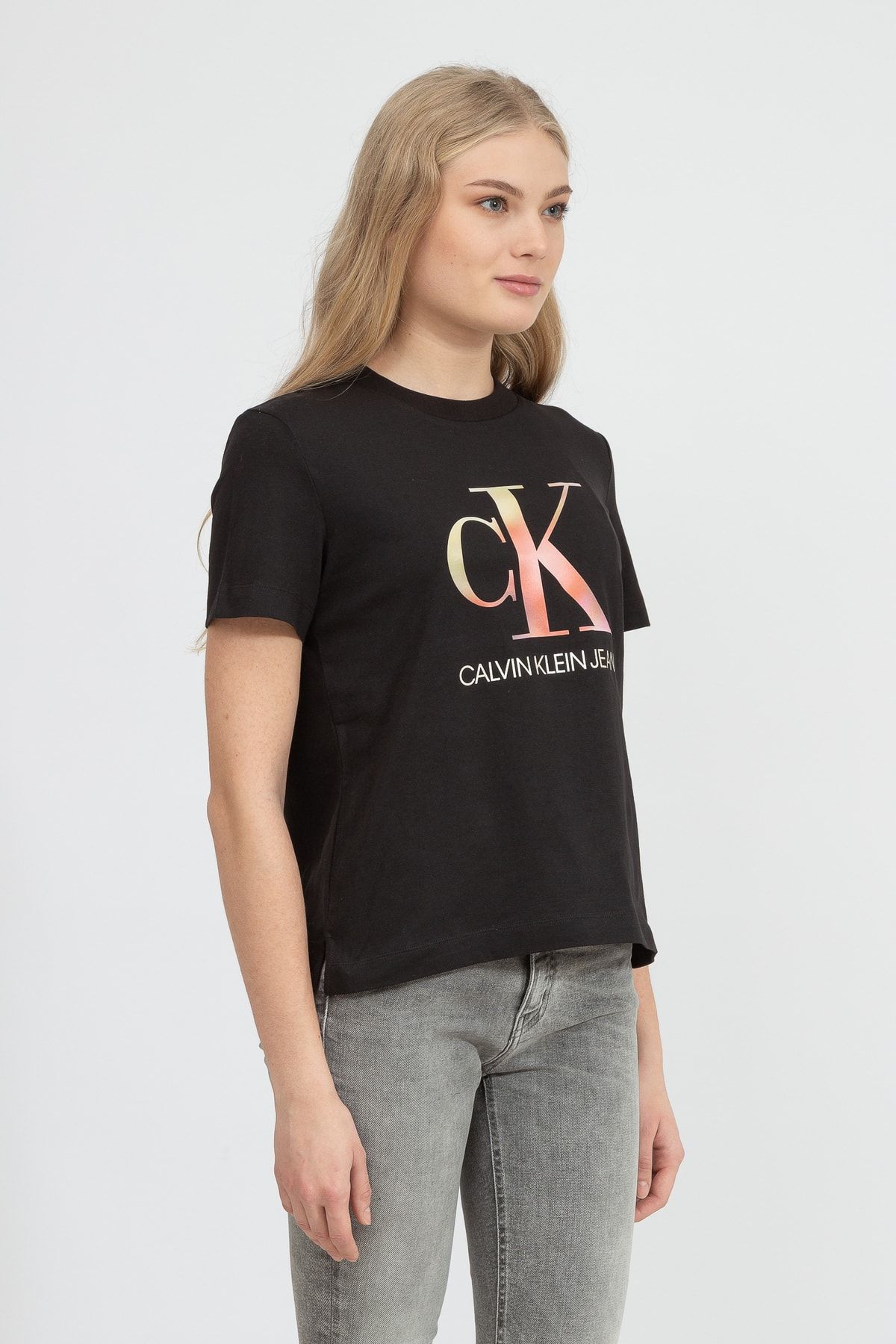 Calvin Klein Satin Bonded Blurred Ck mit - Tee Rundhalsausschnittj20j217289 Trendyol Damen T-Shirt