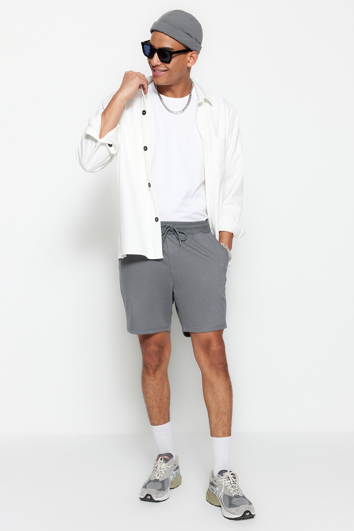Trendyolmilla Man Antrasit Basic Regular/Normal Kesim Etiketli Bağcıklı Şort TMNSS23SR00034