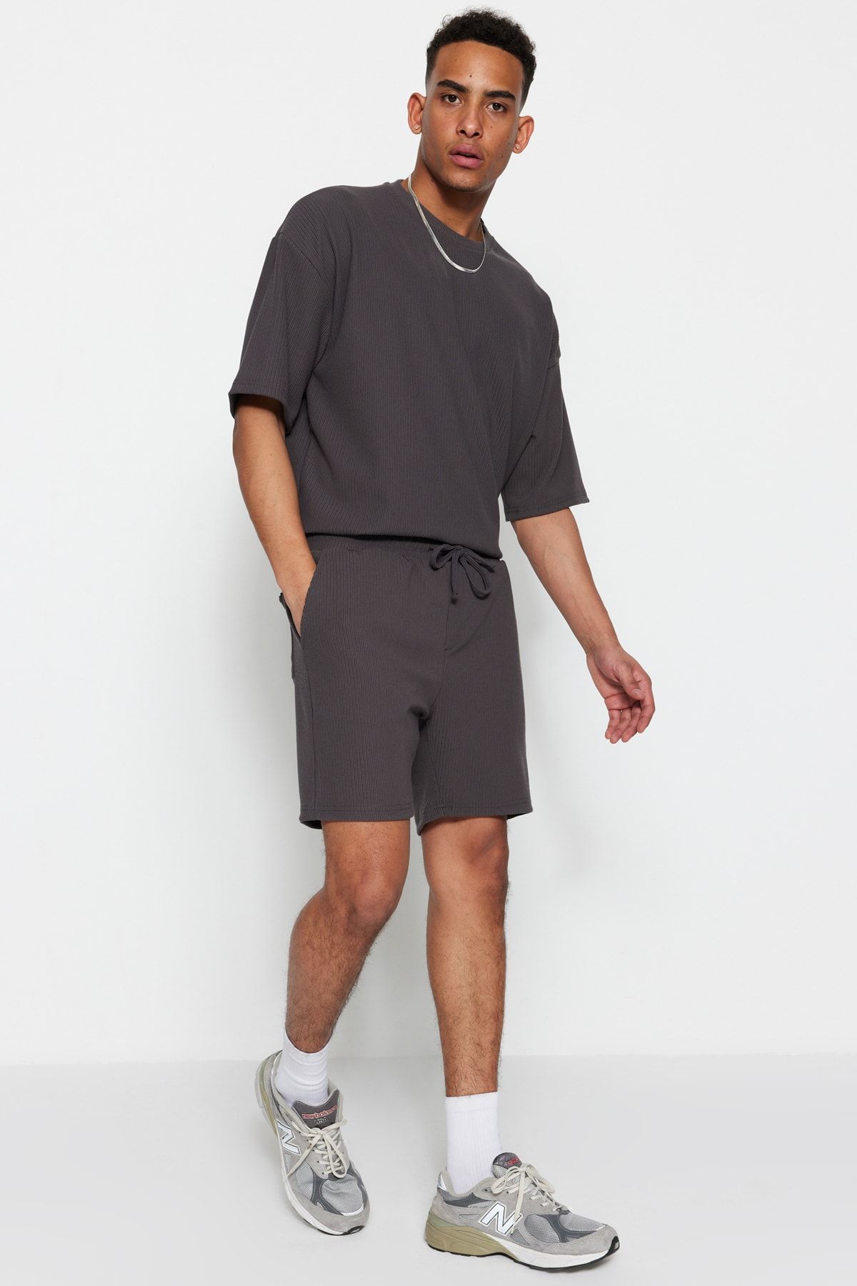 Trendyol Collection-Mittellange, knitterfreie Ottoman-Shorts mit geräucherter Textur – normale Passform, zum Schnüren TMNSS23SR00039 3