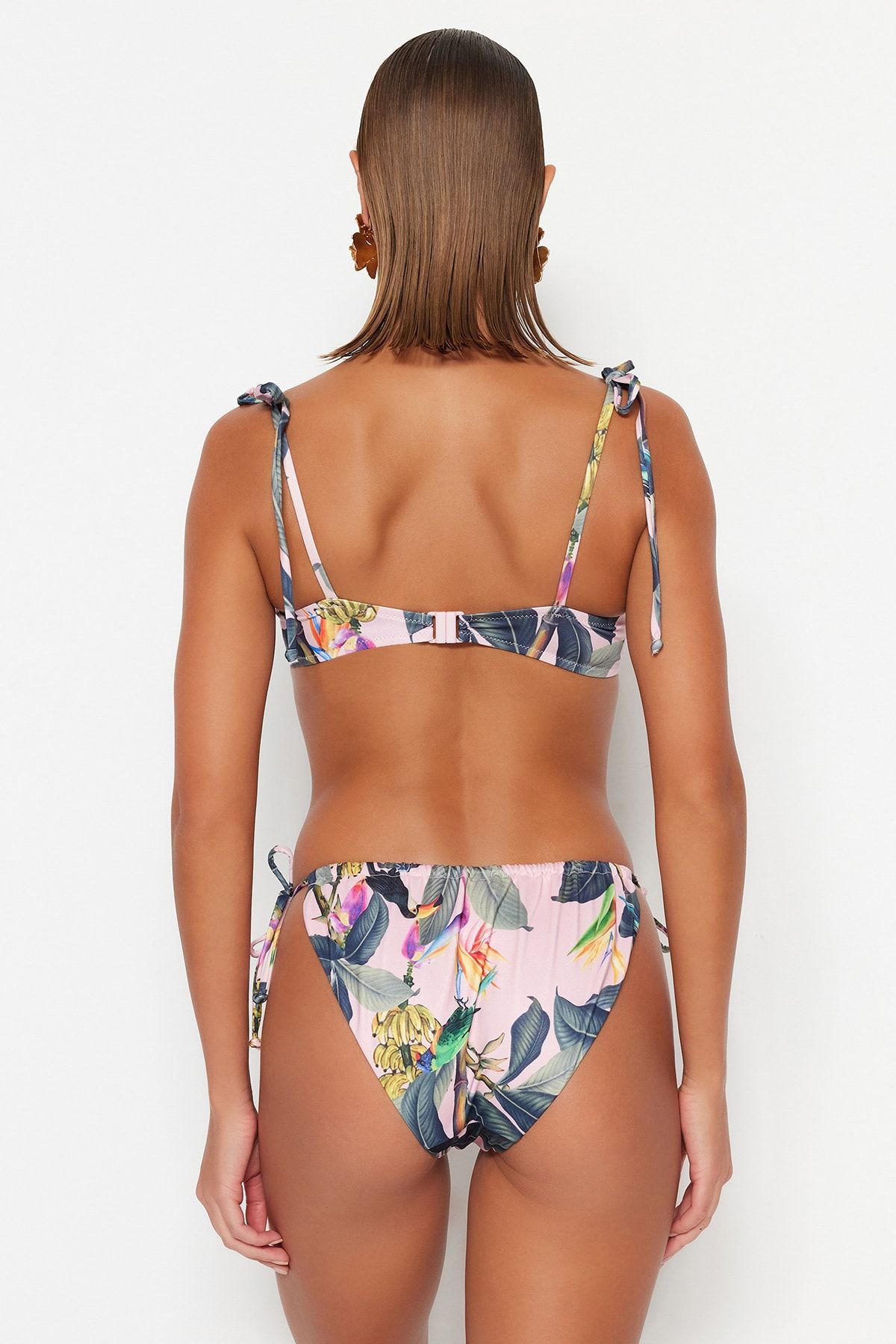 Trendyol Collection-Bikini-Set mit hohem Beinausschnitt, Bügel und Blumenmuster, TBESS23BT00015 5
