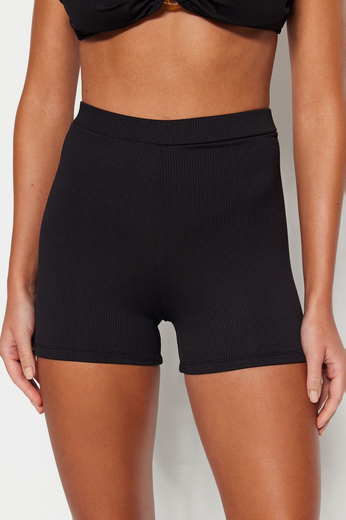 Trendyol Collection-Schwarze strukturierte Bikinihose mit hoher Taille und Shorts TBESS23BA00249 4