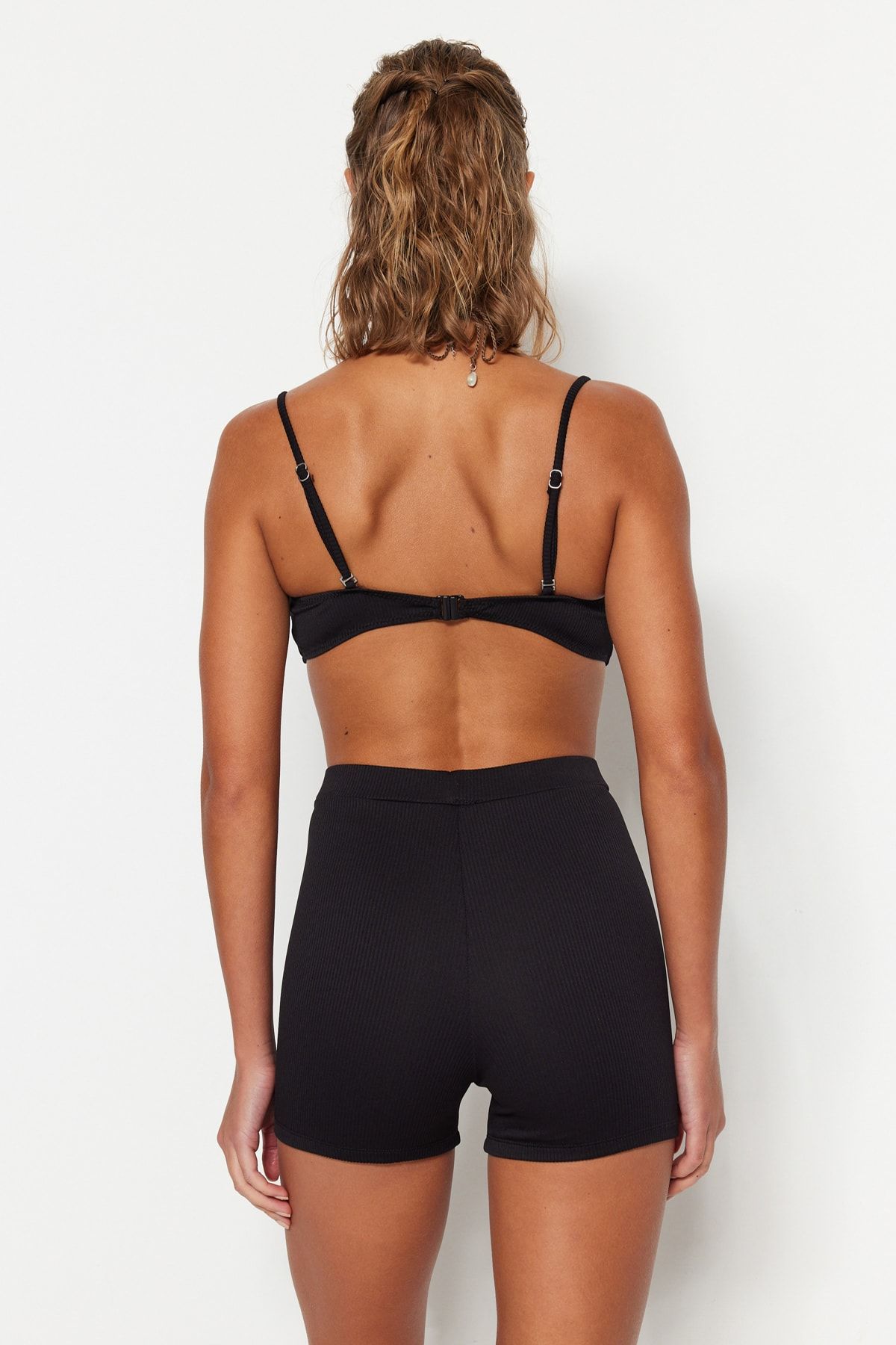 Trendyol Collection-Schwarze strukturierte Bikinihose mit hoher Taille und Shorts TBESS23BA00249 5