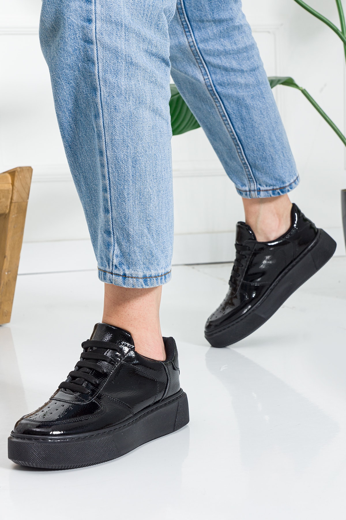 Ayax Siyah Rugan Düz Hafif Dikişli Taban Bağcıklı Günlük Ortapedik Iç Taban Kadın Sneaker GU11165