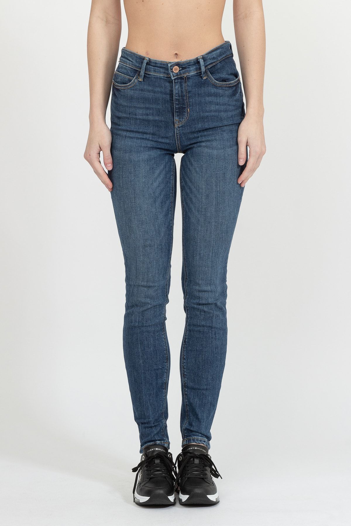 شلوار جین آبی مدل جذب جیب دار زنانه گس Guess (برند آمریکا)