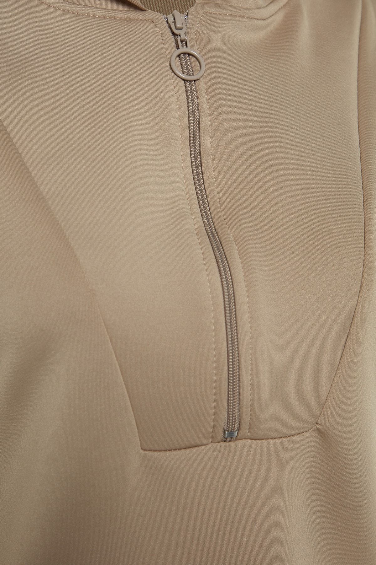 Trendyol Modest-Übergroßes Trainingsanzug-Set in Beige mit weicher Scuba-Struktur und Reißverschluss, TCTSS23EN00005 5