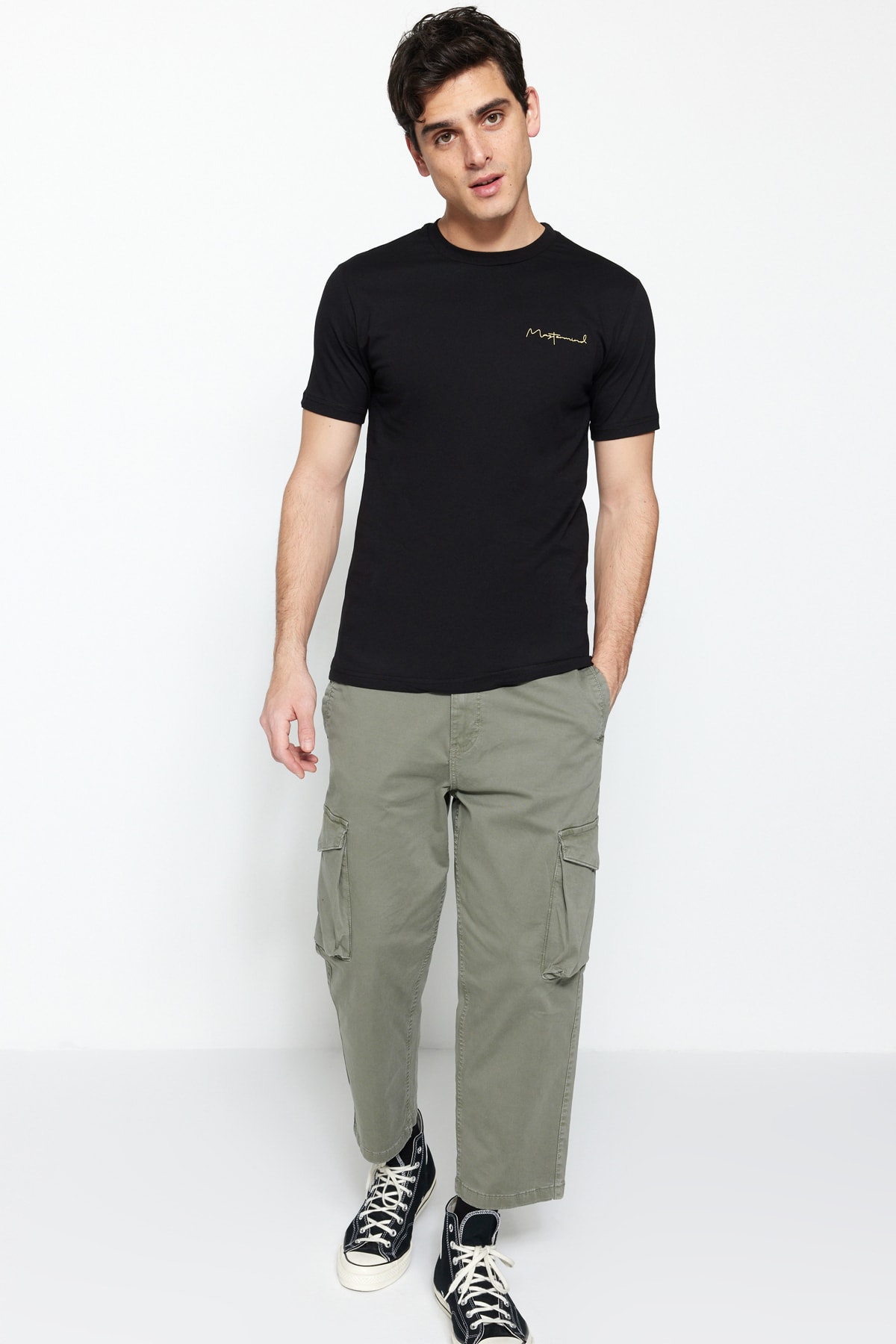 Trendyolmilla Man Siyah Slim/Dar Kesim Küçük Yazı Baskılı %100 Pamuklu Kısa Kol T-Shirt TMNSS20TS0083