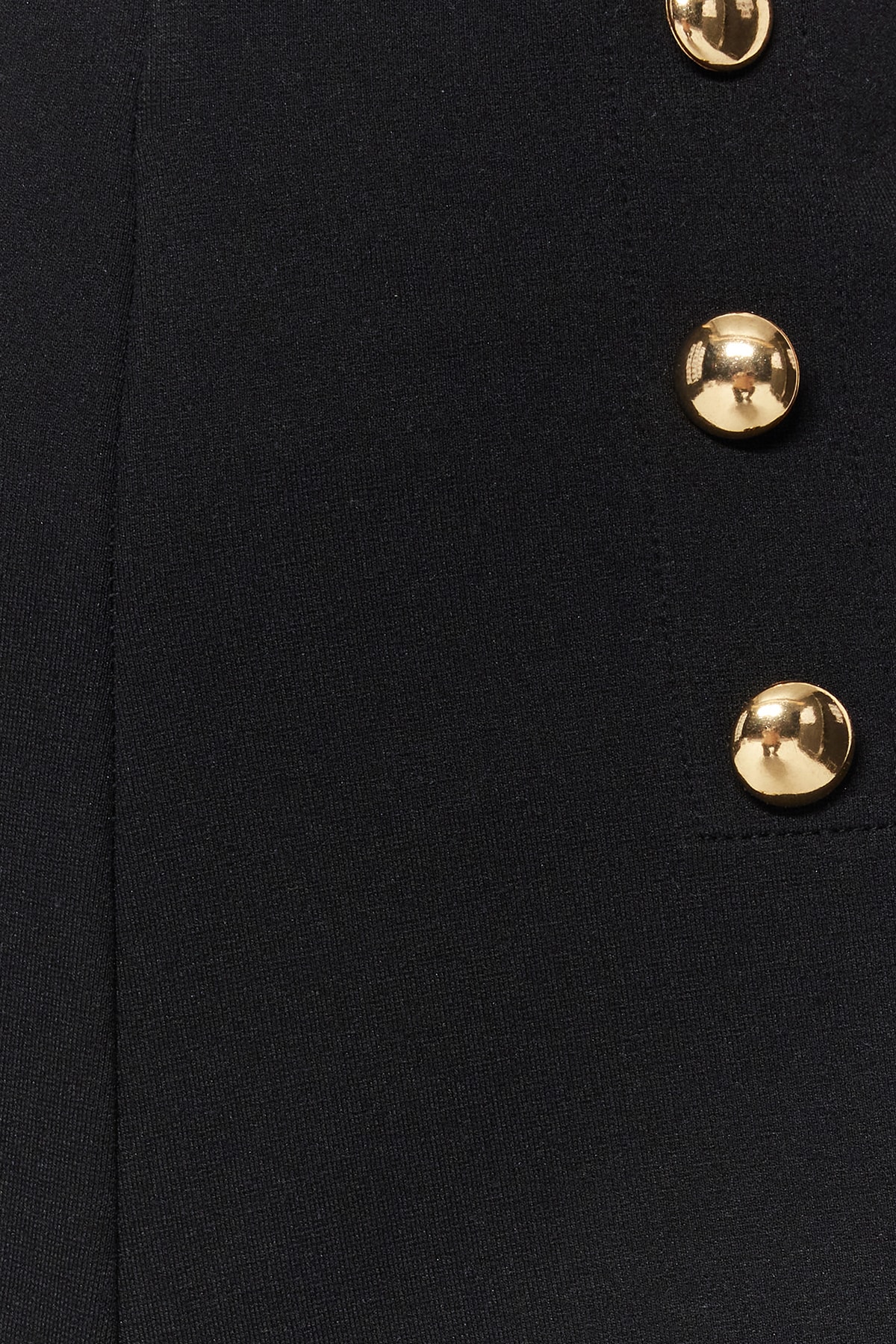 Trendyolmilla  Siyah Gold Düğme Detaylı Yüksek Bel İnterlok Smart Örme Şort TWOSS23SR00116 - Görsel 5