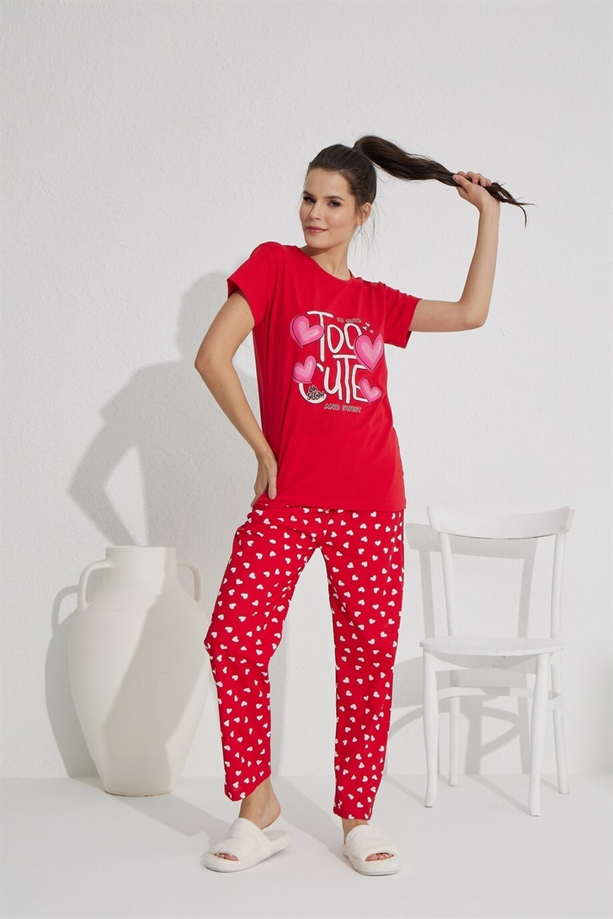 PIJAMASSTORE Too Cute Baskılı Kırmızı Renk Kısa Kol Üst Üzeri Kalp Desenli Pantolon Boy Pijama Takımı