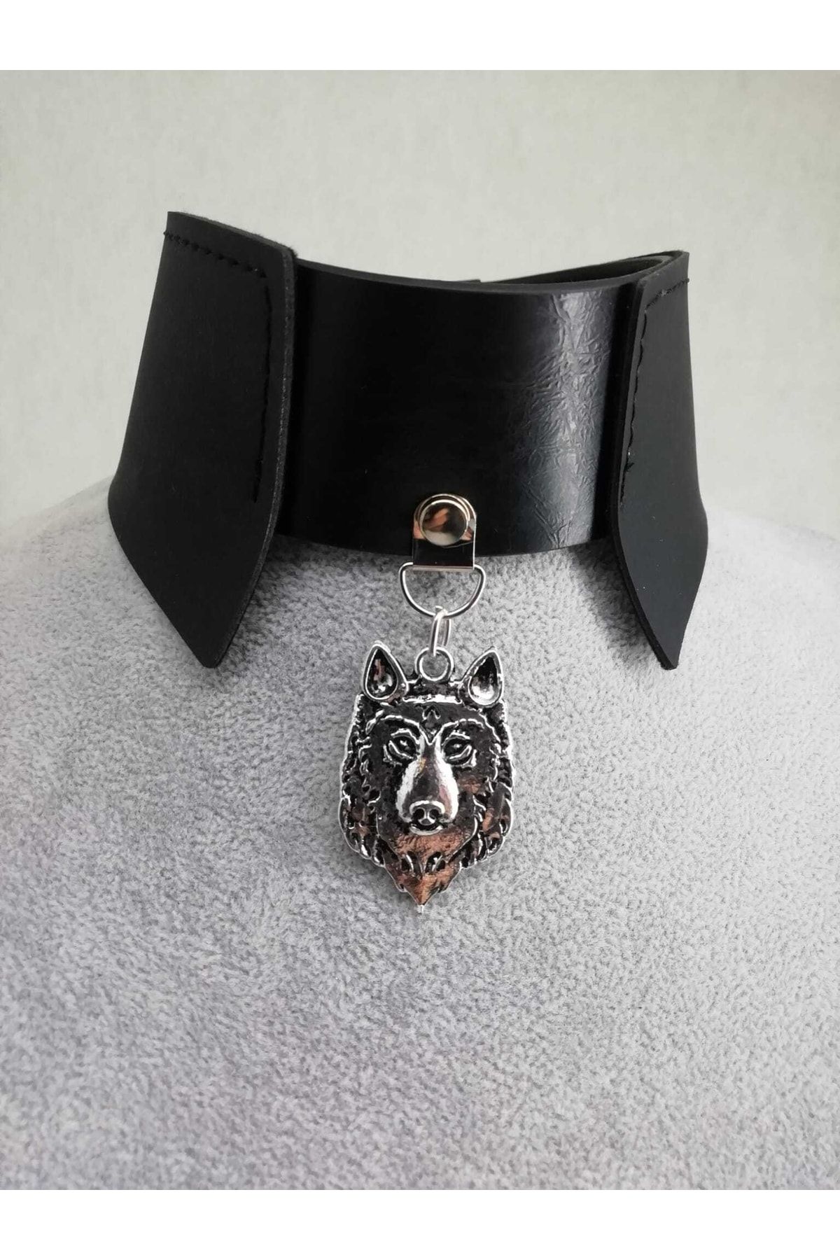 Wolf choker online