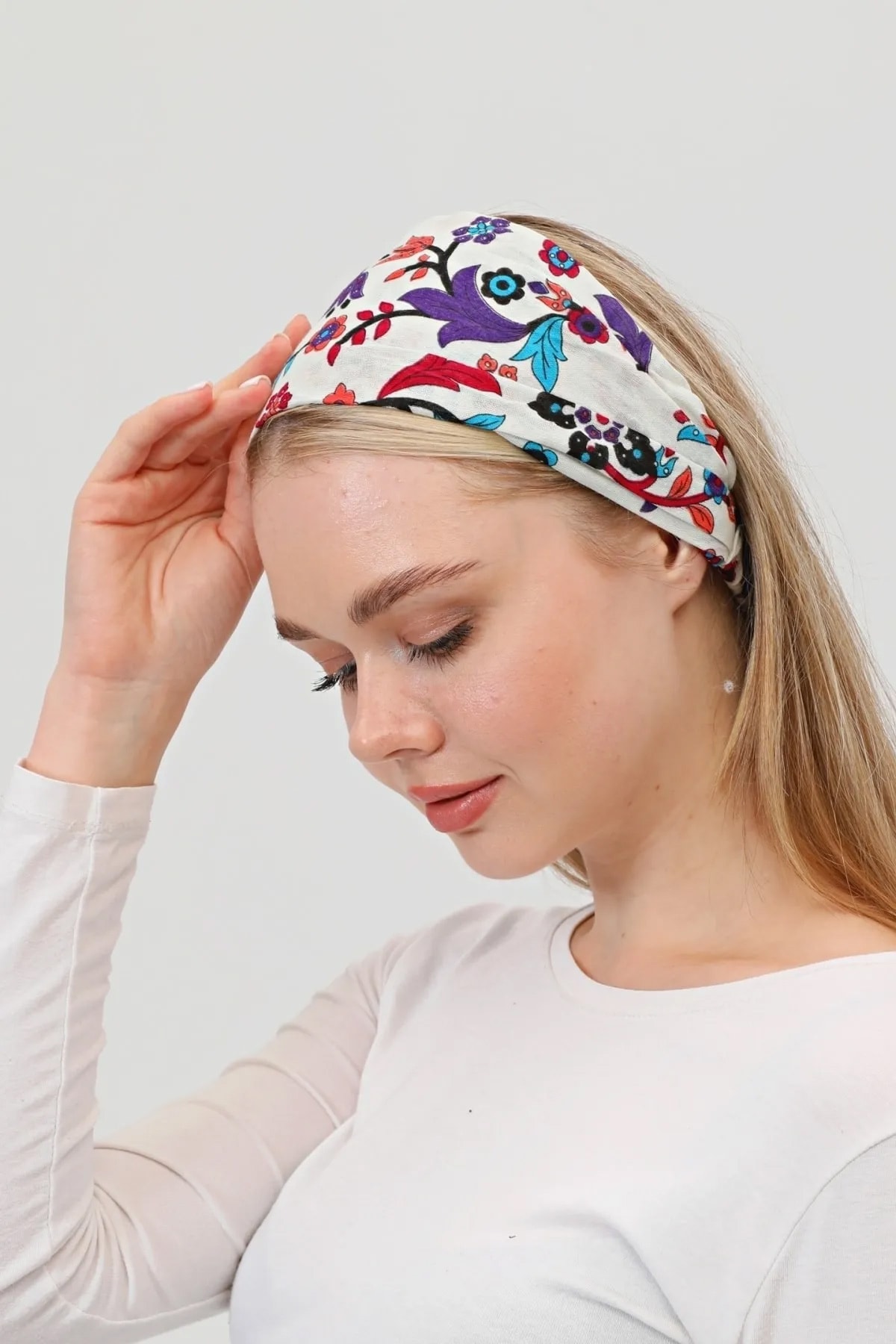 Çiçek Desenli Boncuklu Paraşüt Lastikli Bandana