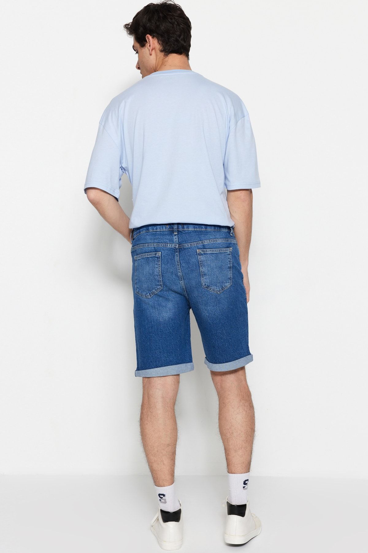 TRENDYOL MAN Lacivert Erkek Regular Fit Tırmık Destroylu Denim Kot Şort &amp; Bermuda TMNSS23SR00053 IV11801