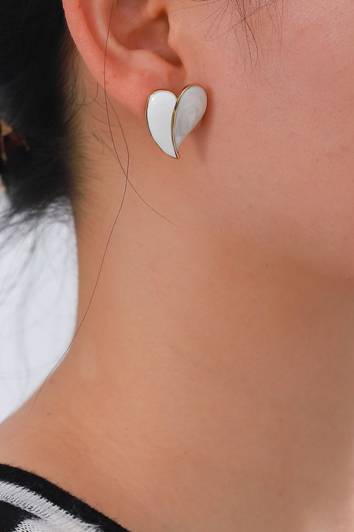 Heart pearl earrings top