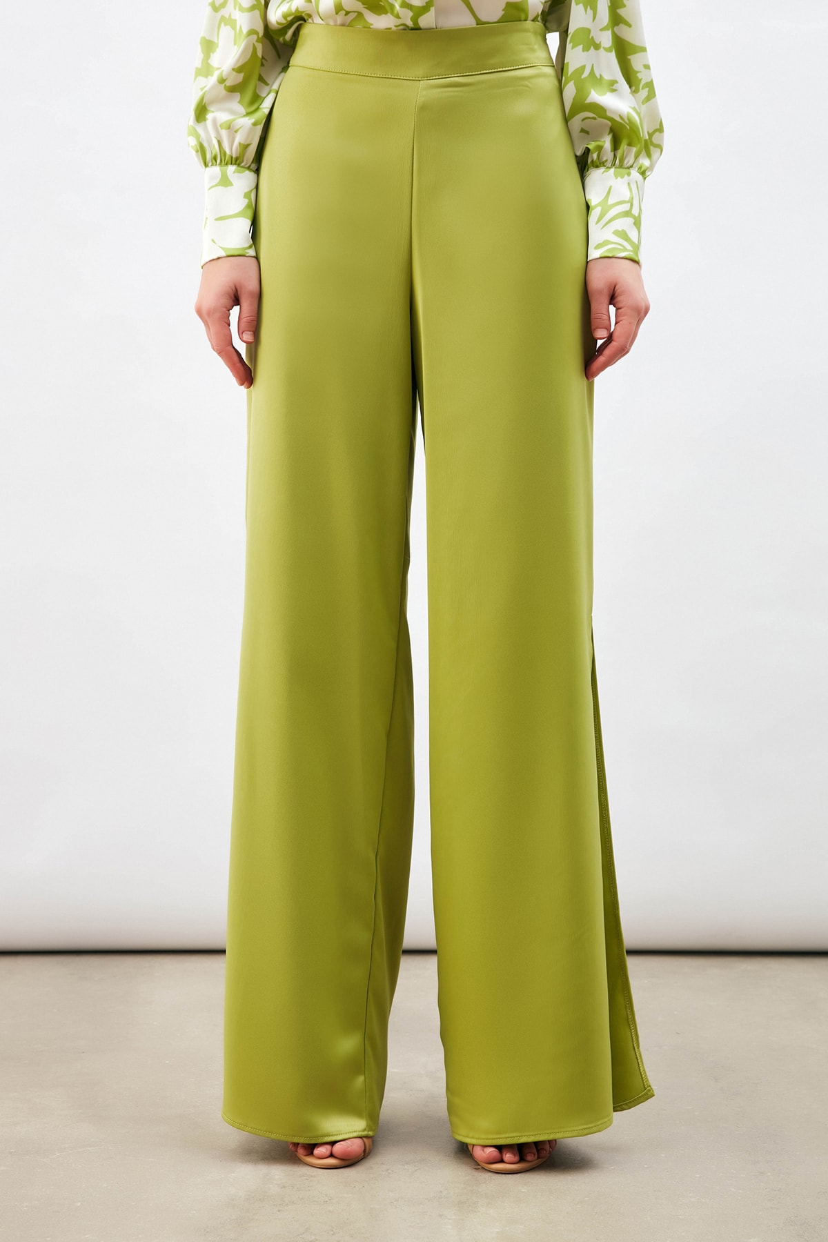 Sateen Yırtmaç Detaylı Saten Pantolon - Yağ Yeşili IR7519