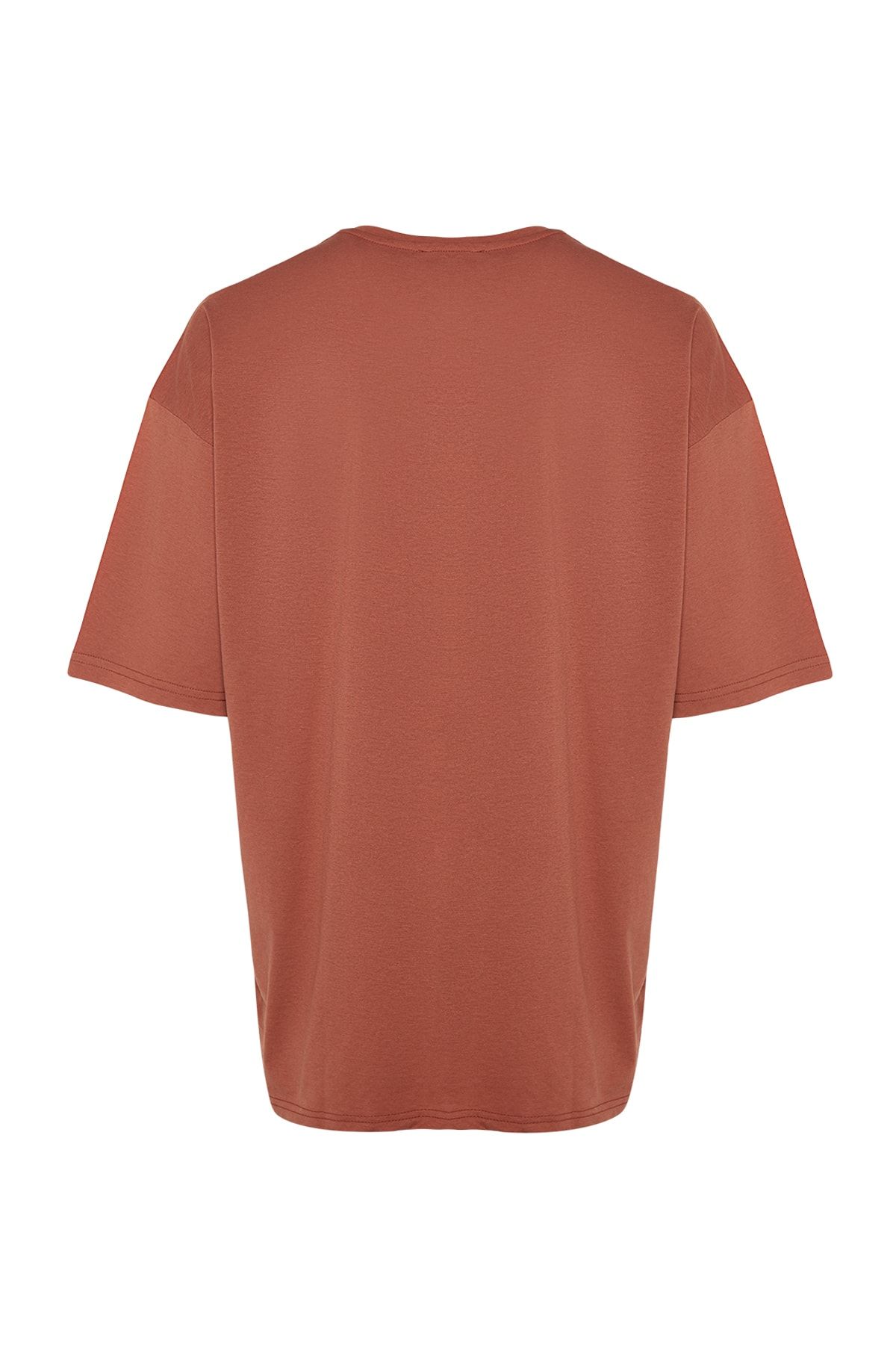 Trendyol Collection-Brązowy T-shirt oversize z krótkim rękawem i okrągłym dekoltem - TMNSS22TS0317 7