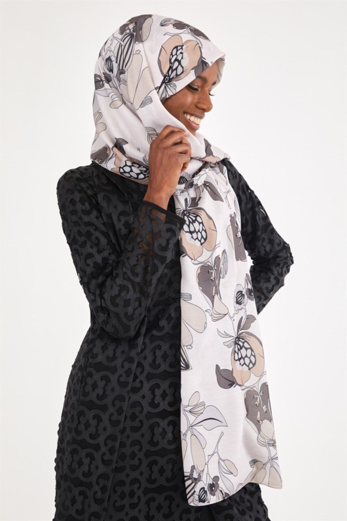 Differenza-Hydrangea Shawl Ecru 4