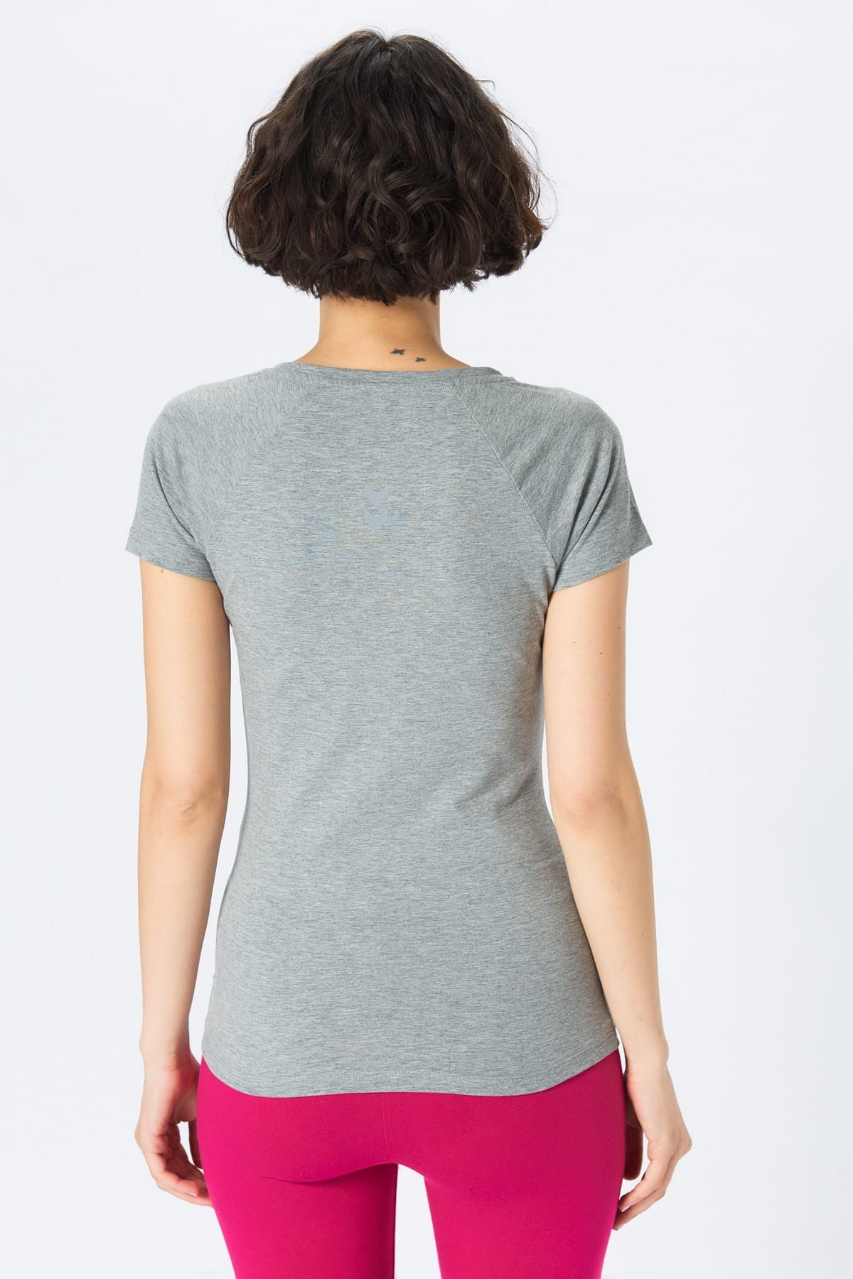 hummel-Women's T-shirt Sanne V-Neck Aw17 4