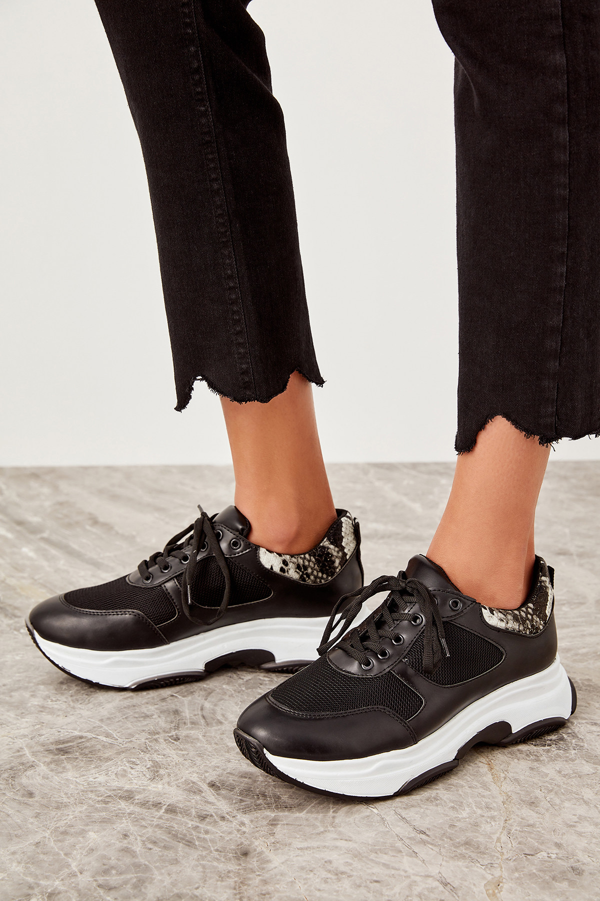 TRENDYOLMİLLA Siyah Yılan Kadın Sneaker 12430 Fiyatı, Yorumları ...