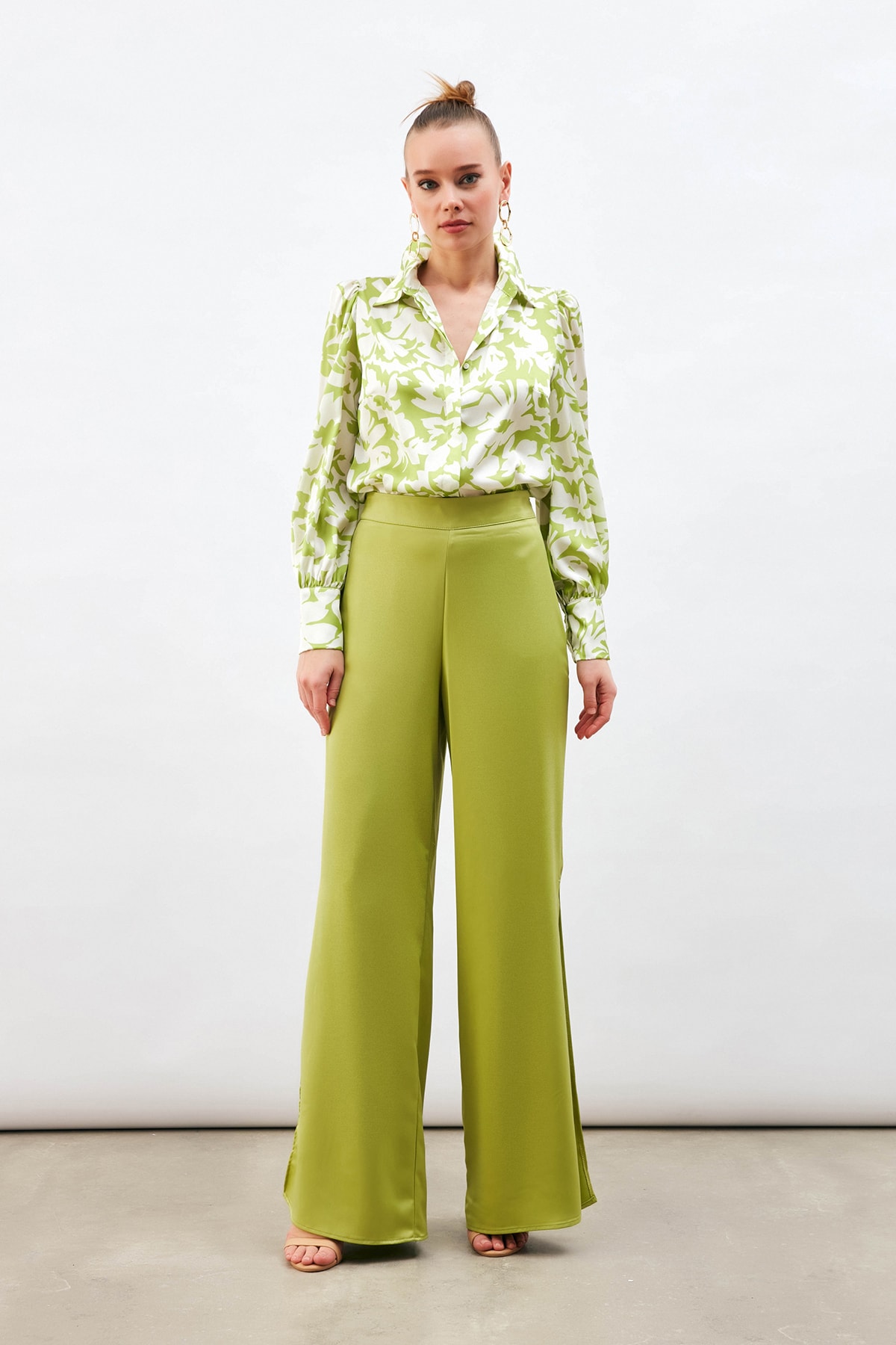 Sateen Yırtmaç Detaylı Saten Pantolon - Yağ Yeşili