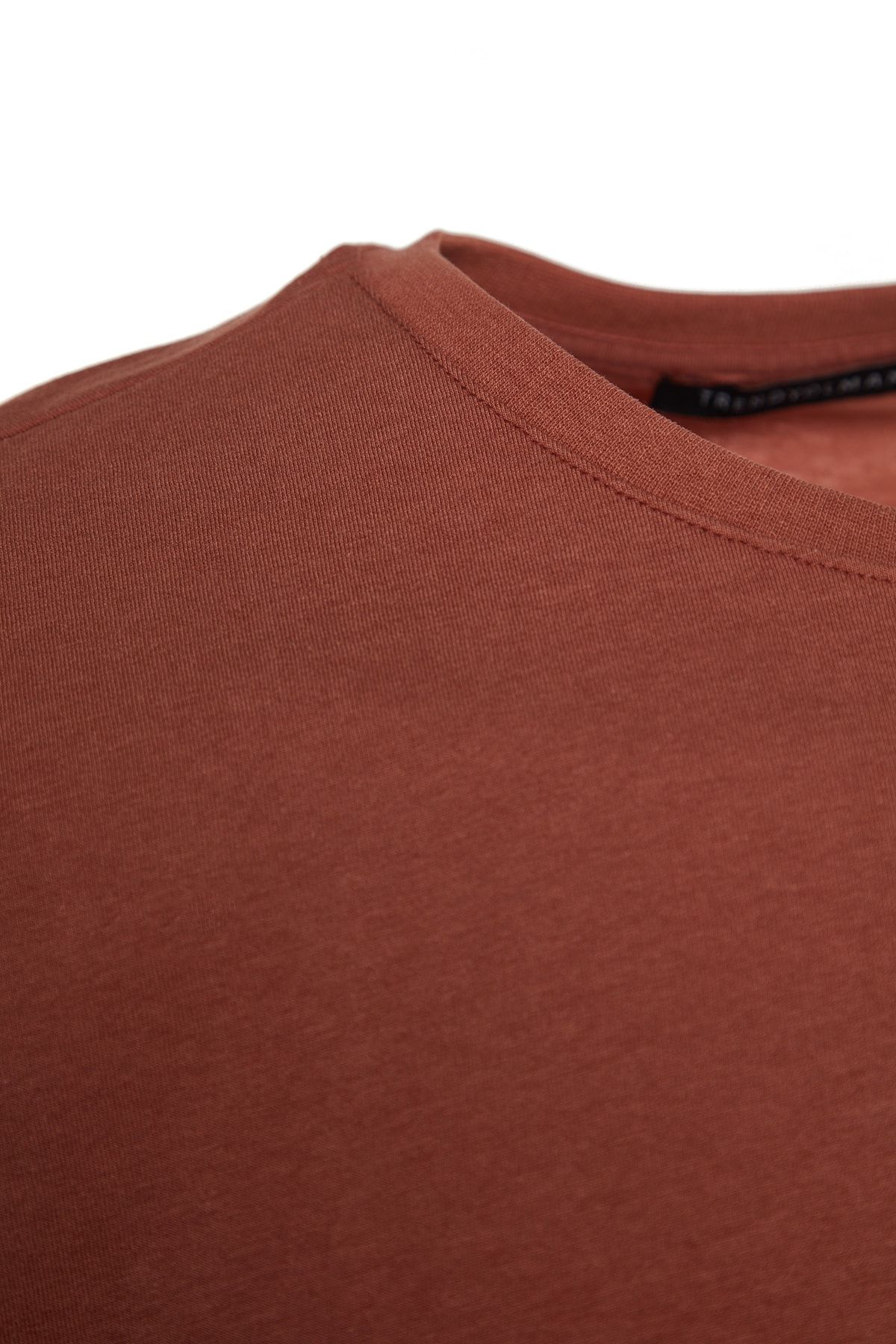 Trendyol Collection-Brązowy T-shirt oversize z krótkim rękawem i okrągłym dekoltem - TMNSS22TS0317 8