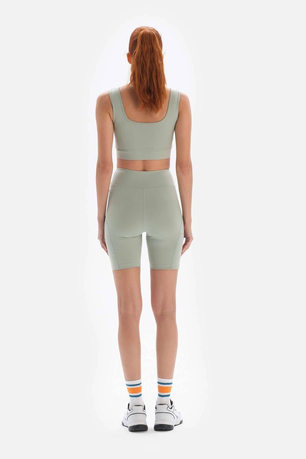 complete the look image