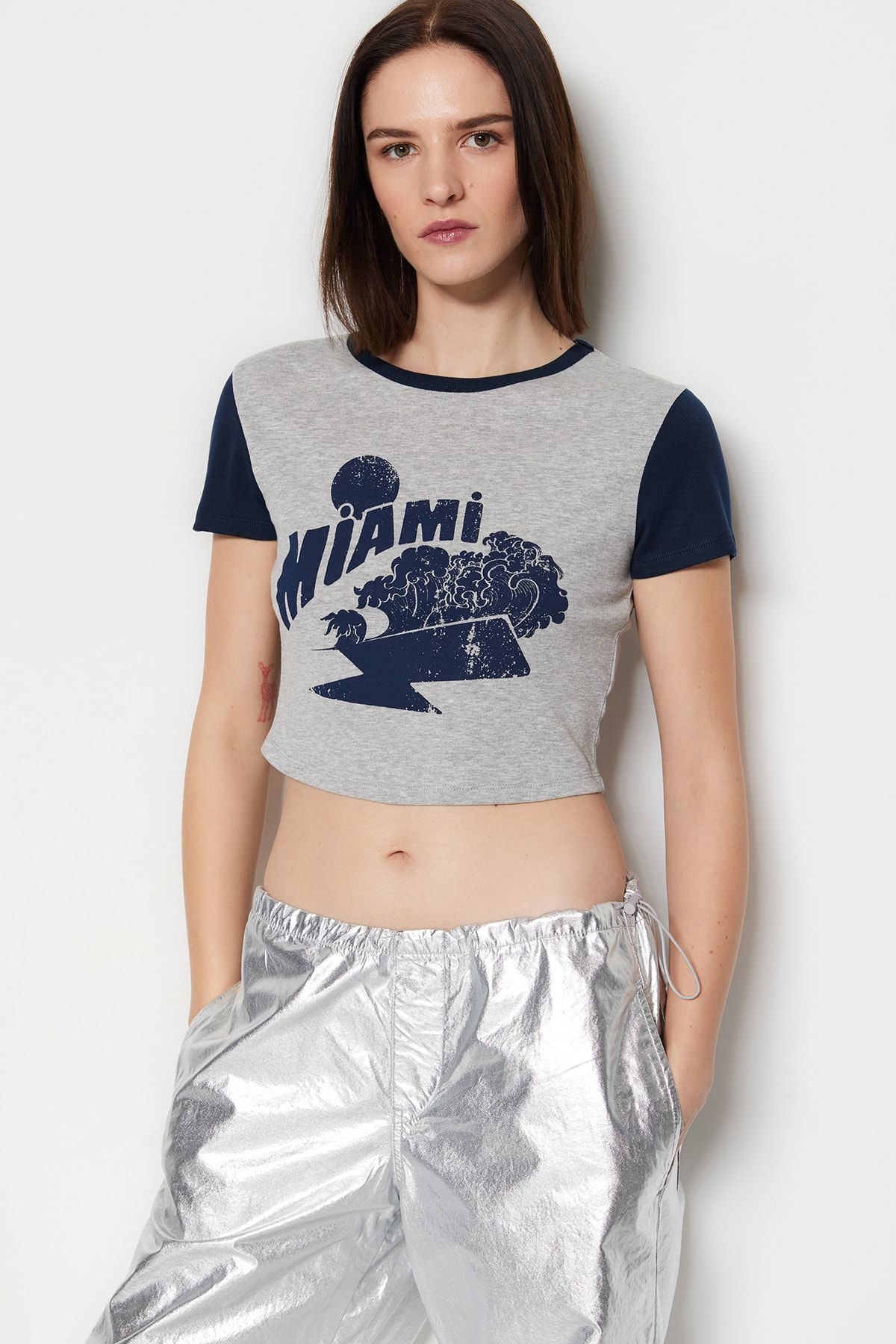 Trendyol Collection T-Shirt Grau Slim Fit