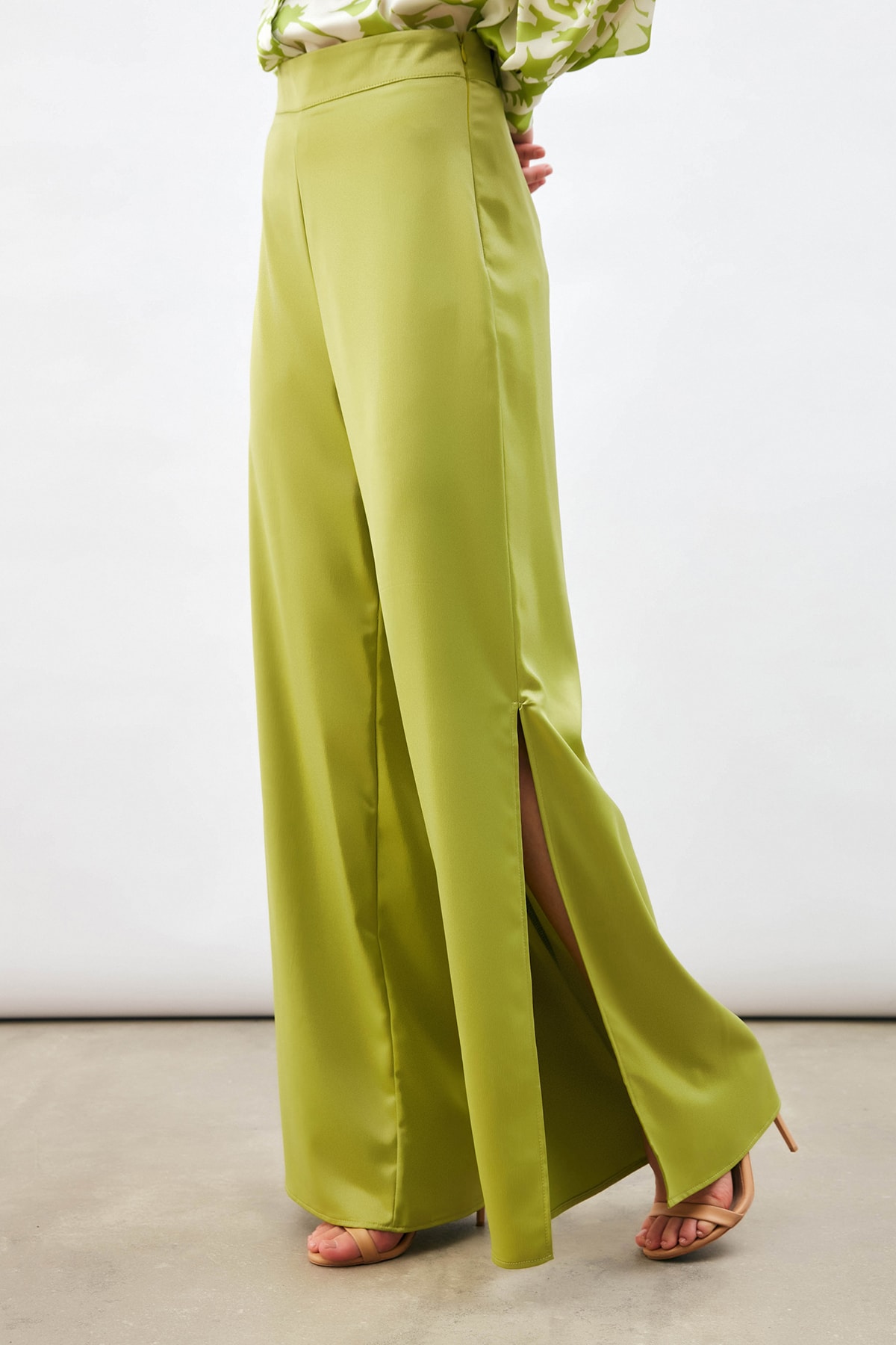 Sateen Yırtmaç Detaylı Saten Pantolon - Yağ Yeşili IR7519
