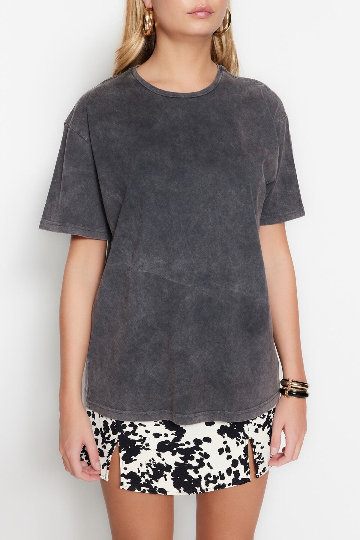 Trendyolmilla  Antrasit %100 Kalın Pamuklu Soluk Efektli Sırt Baskılı Boyfriend Örme T-Shirt TWOSS23TS00109 - Görsel 11